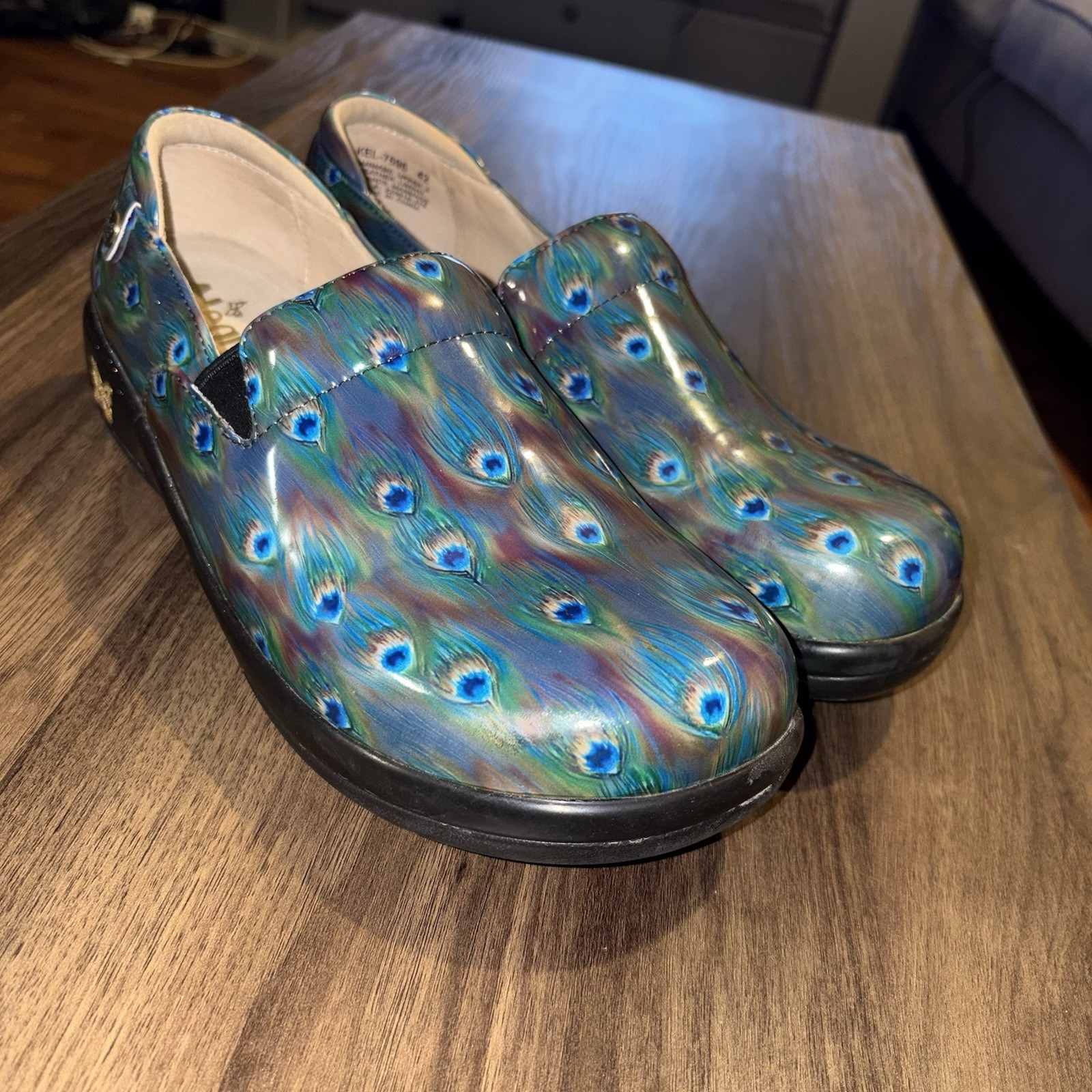 Used Alegria Women’s Keli Professional Clogs in peacock patent leather Sz.11