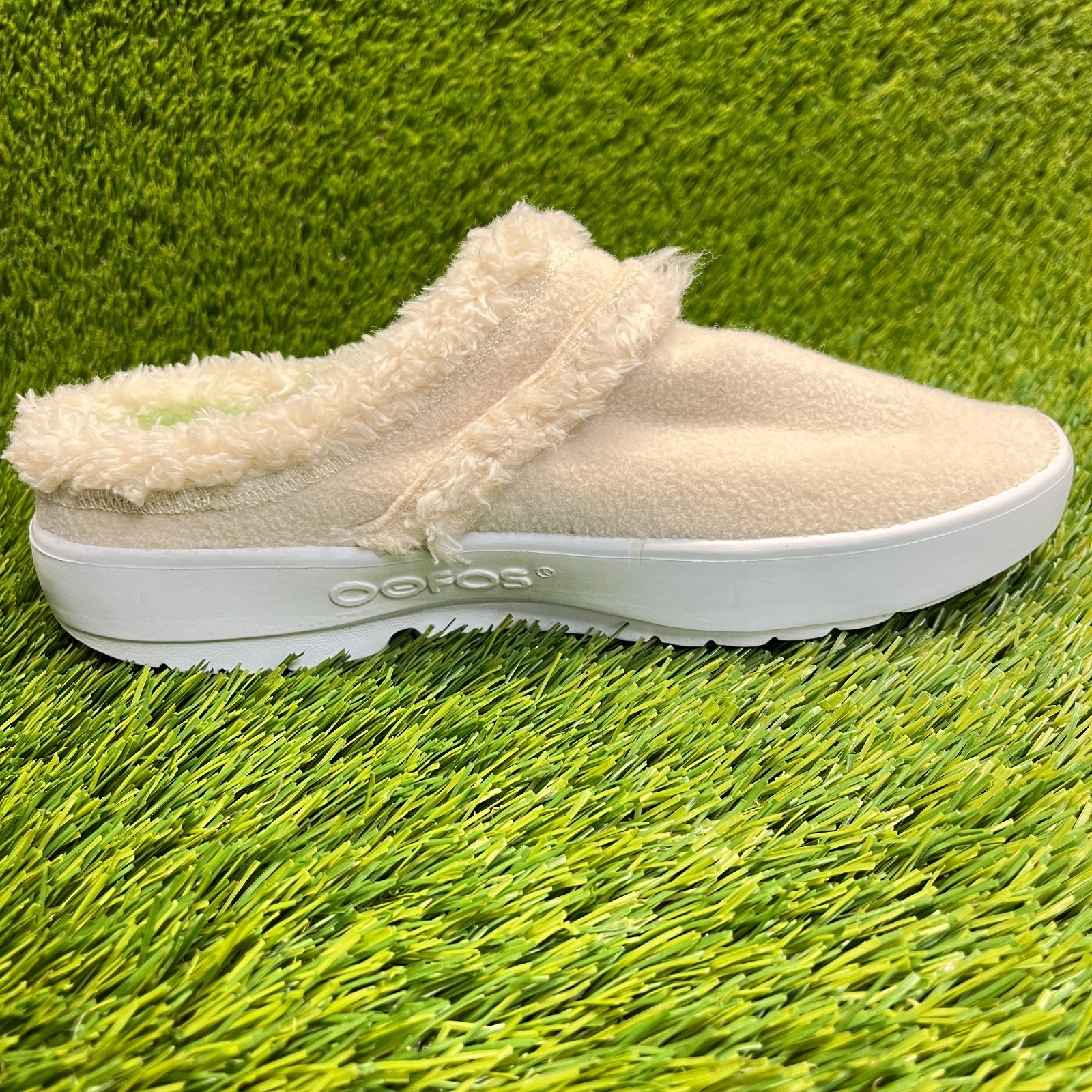 OOFOS OOcoozie Womens Size 7 Beige White Casual Slip On Recovery Mules Shoes