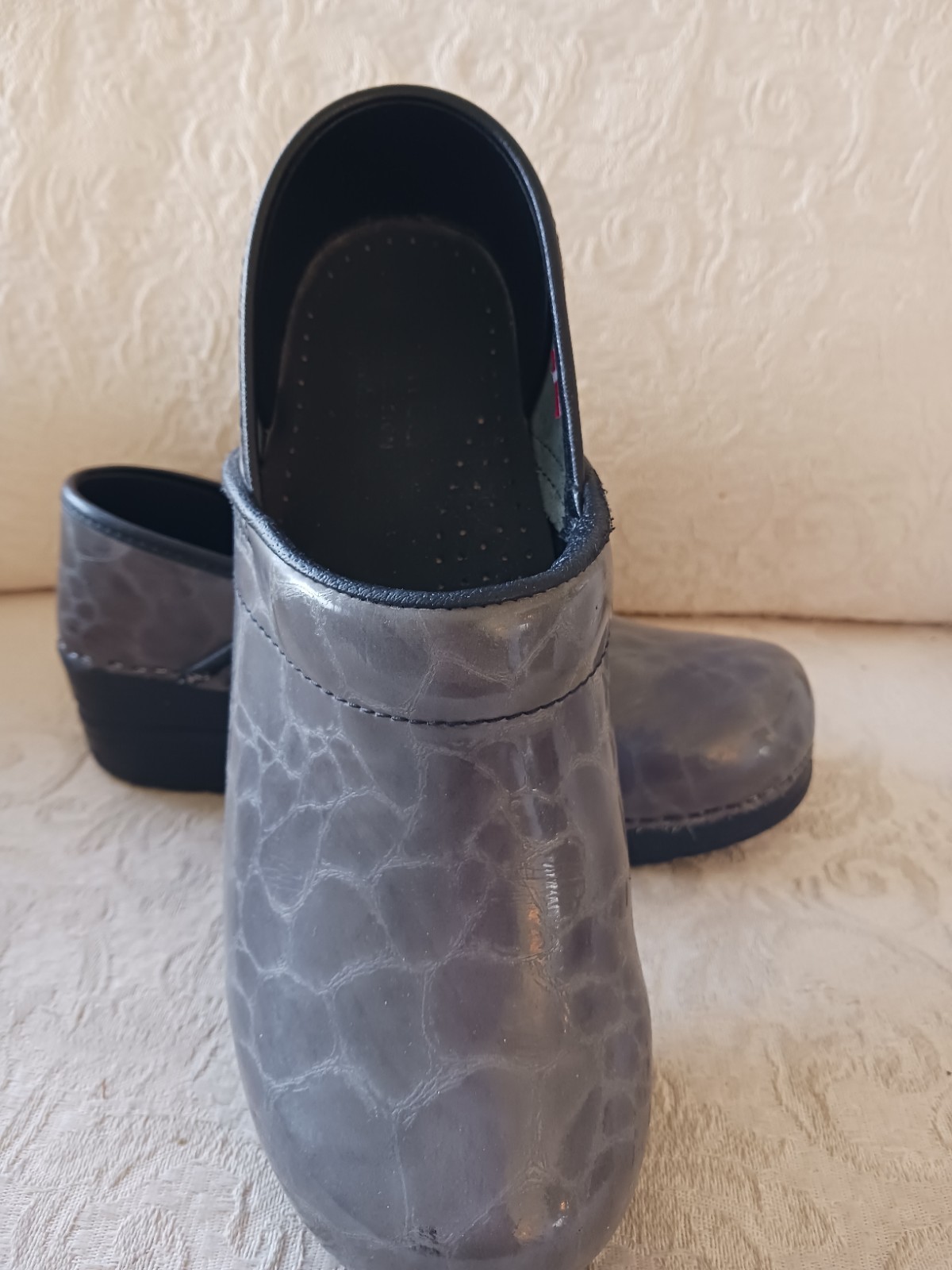 Sanita The Original Danish Clogs Gray Animal Print Leather Sz 38 EU 8 US Shoes
