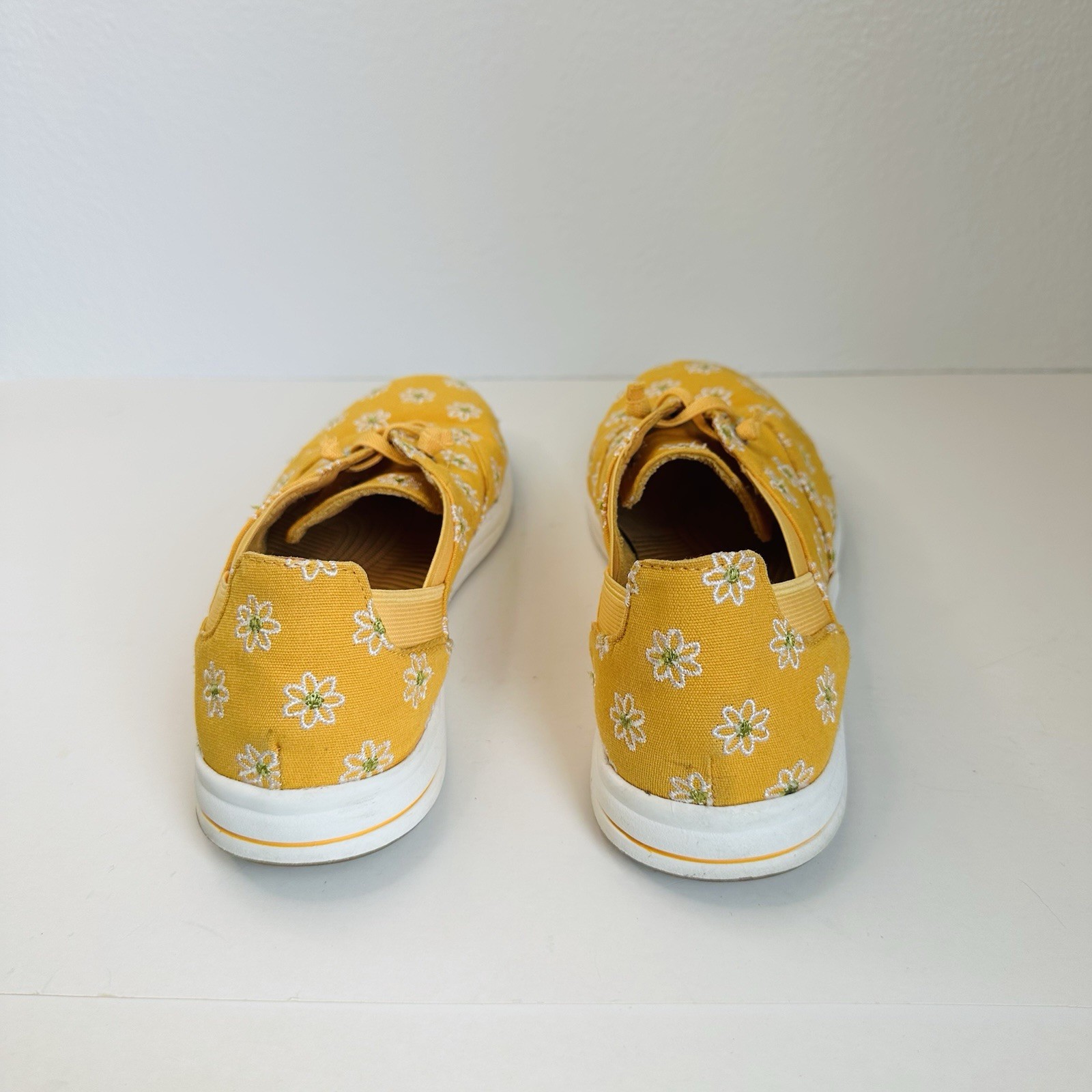 Clark’s Cloud Steppers Yellow Flower Sneakers Size 9