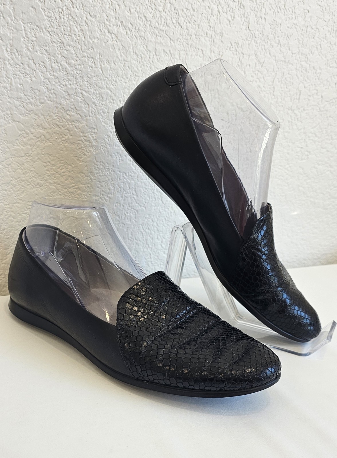 ECCO Women’s Black Leather Slip On Loafers Snake Embossed Comfort Shoes EU 39