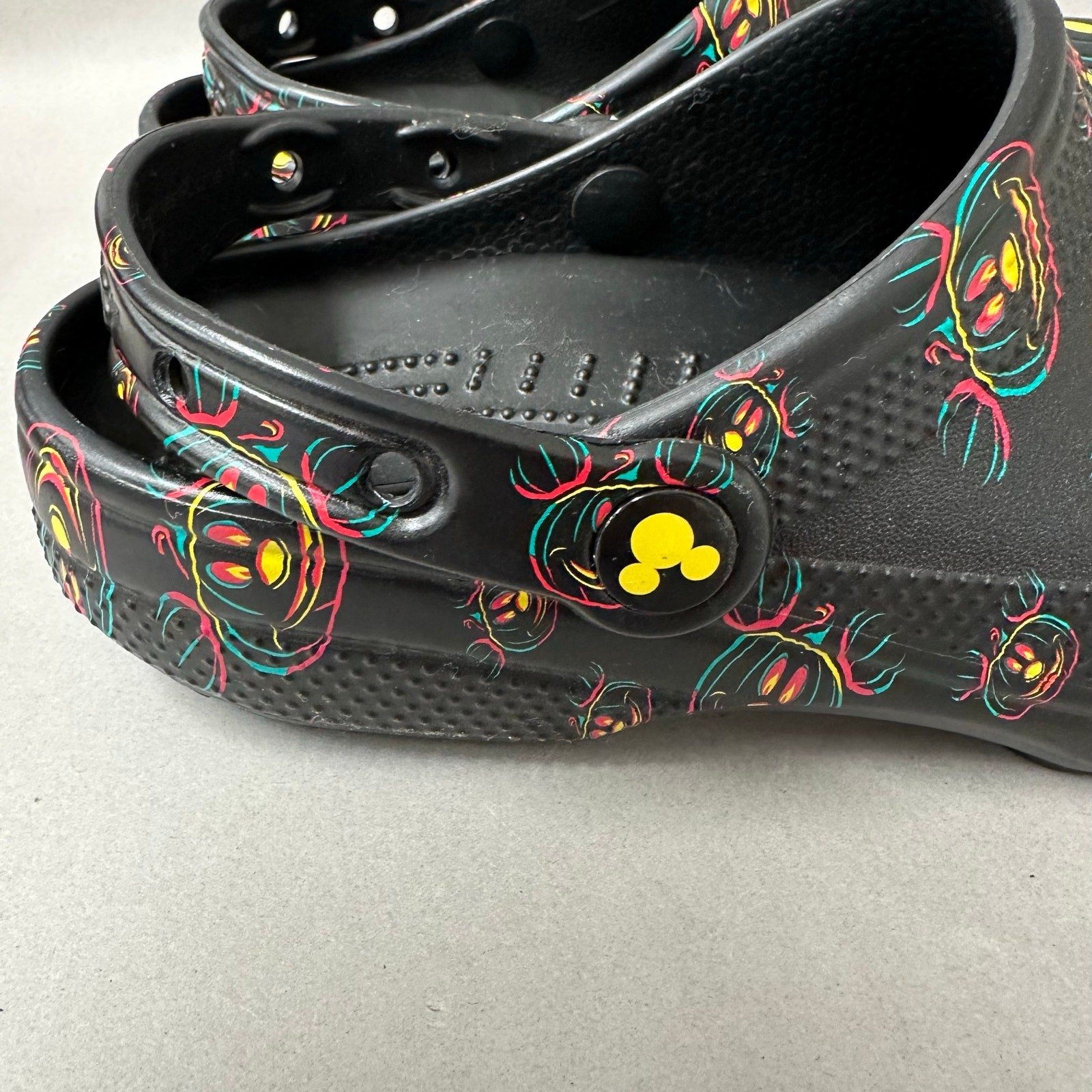 Crocs Disney Mickey Halloween Glow In The Dark Classic Clog Womens size 9 Mens 7