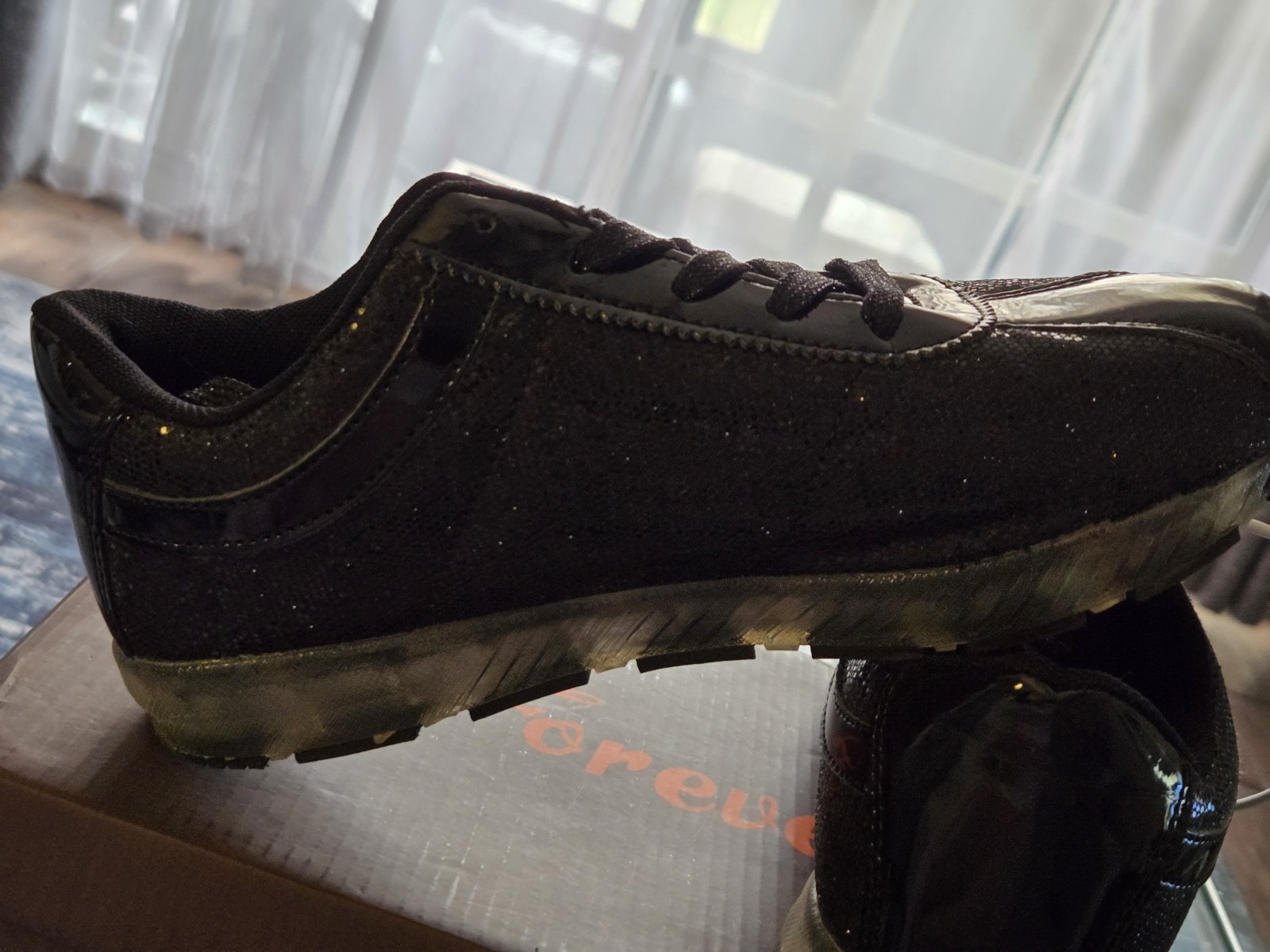 Forever Link Women’s Light Up LED Sneakers Black Glitter UFO Signal-22 Size 7