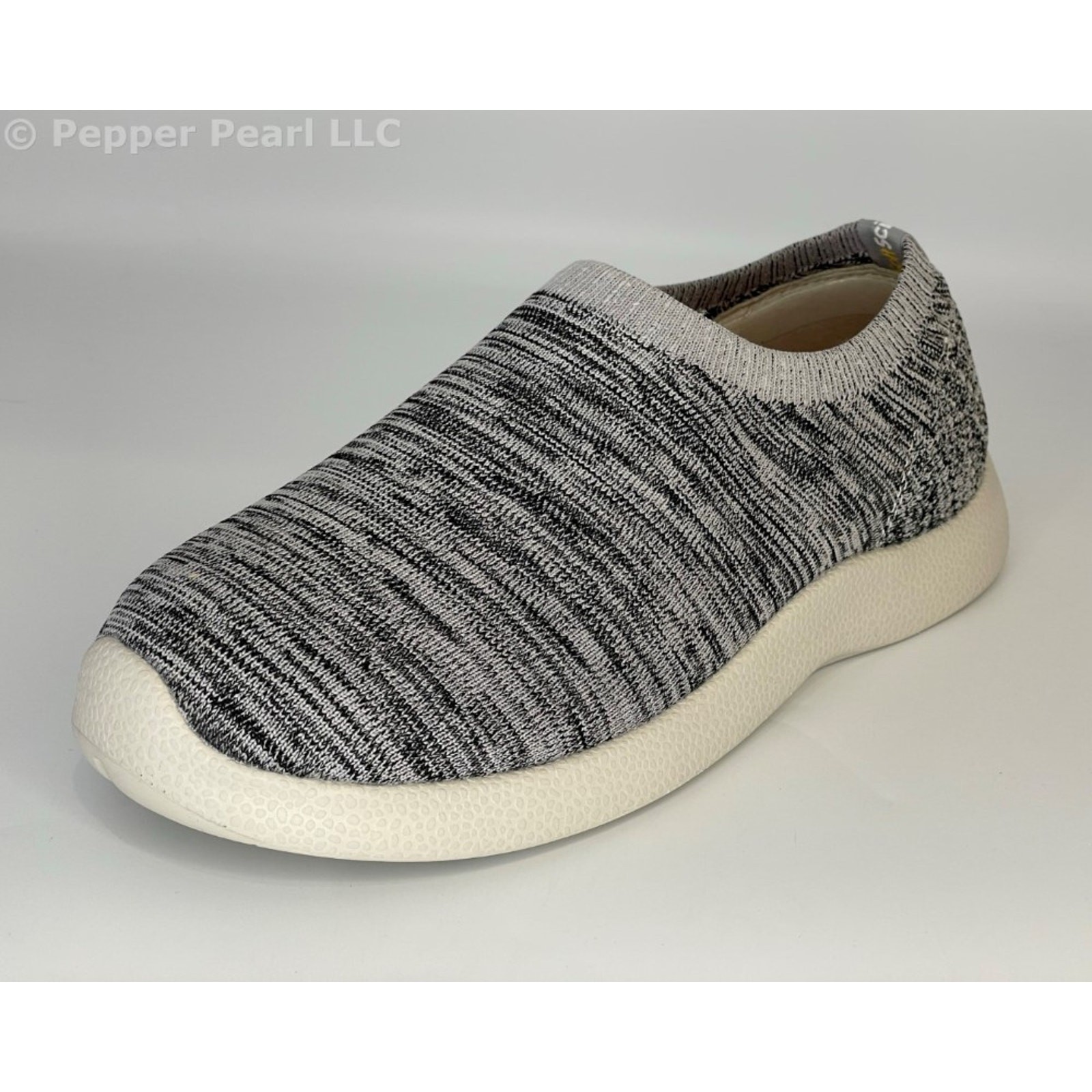 Women’s Comfort Shoe Slip-On Water and Slip Resistant Size 9 Light Grey