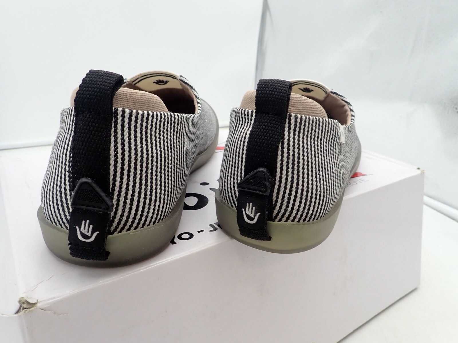 Yeoji Women’s Black & White canvas Slip On Sneaker Shoes 6 -11 removable outsole