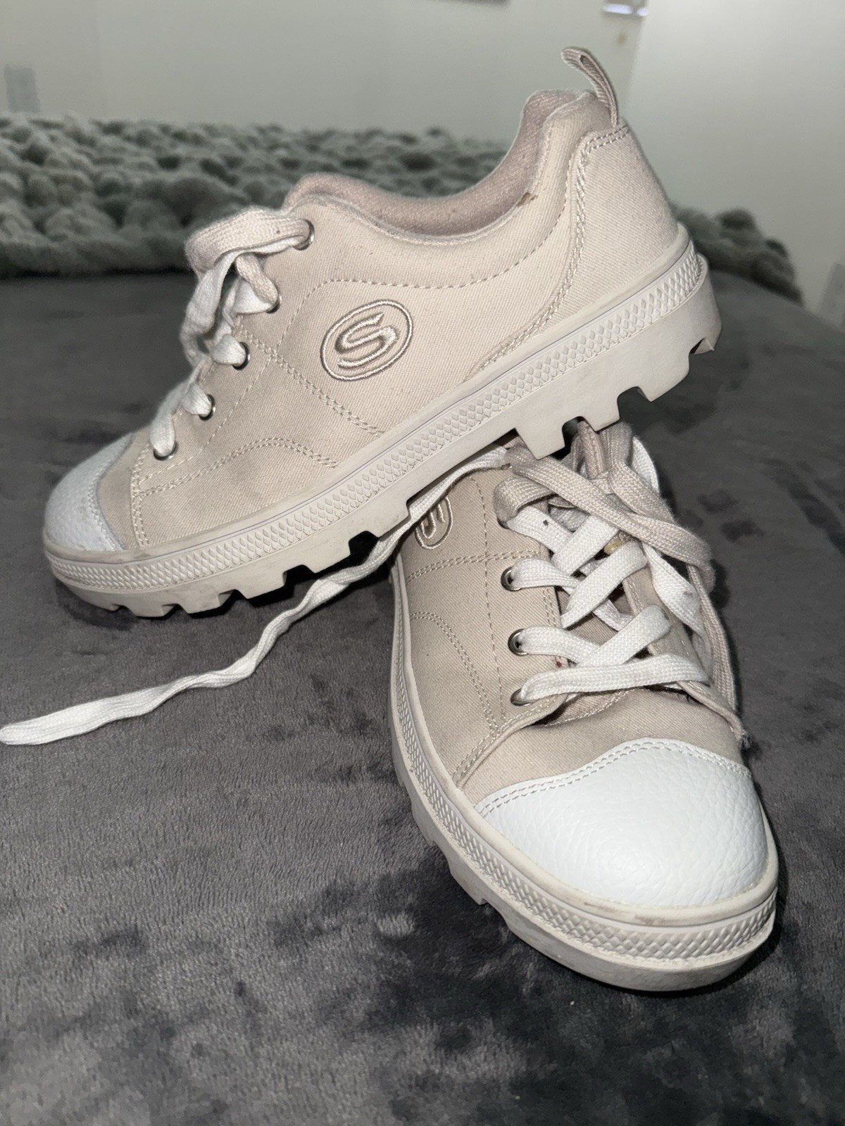 Skechers