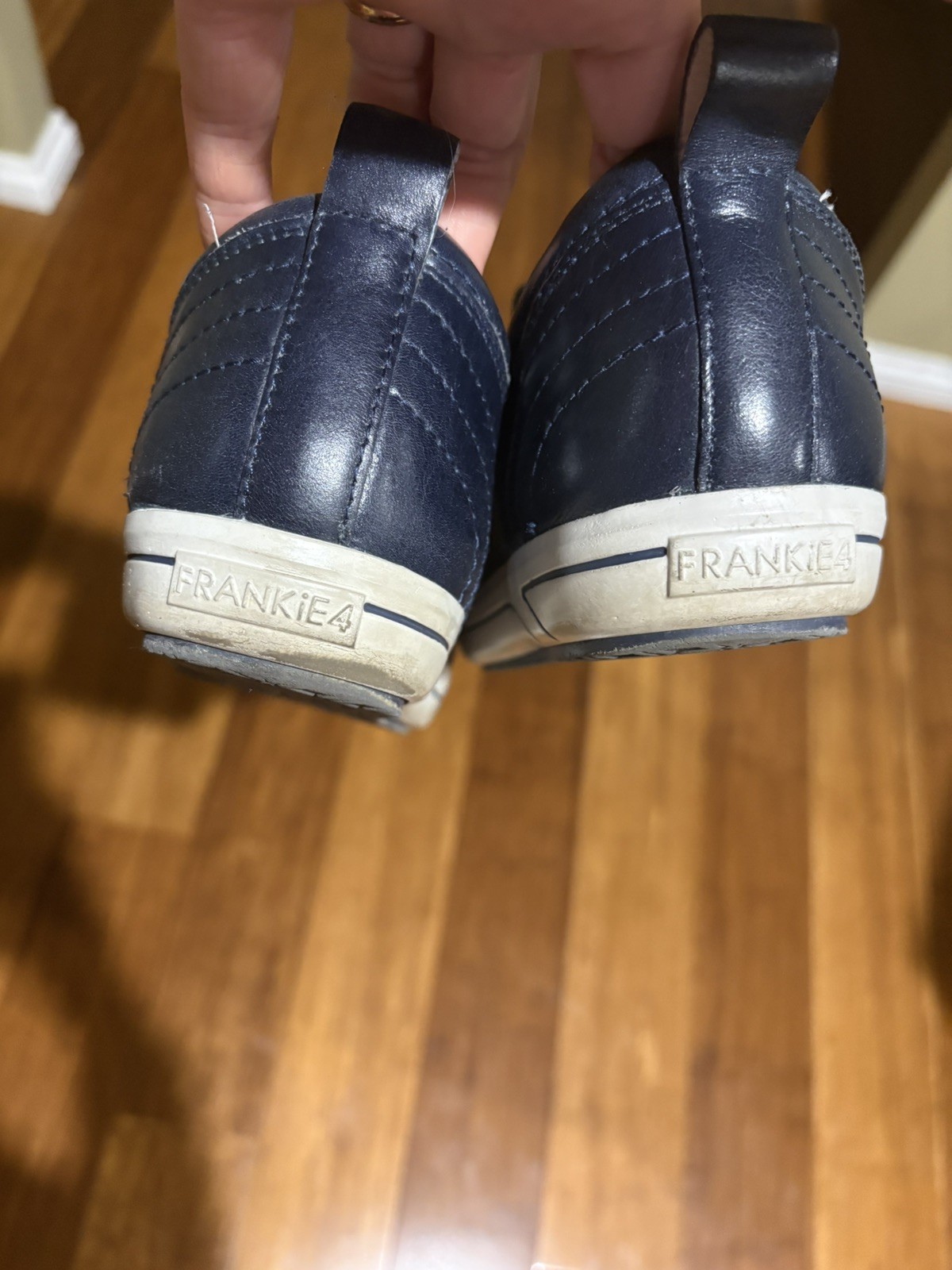 FRANKIE 4 IV “Ellie” Navy Size 9.5 Comfort Lace Up Leather Casual Sneakers