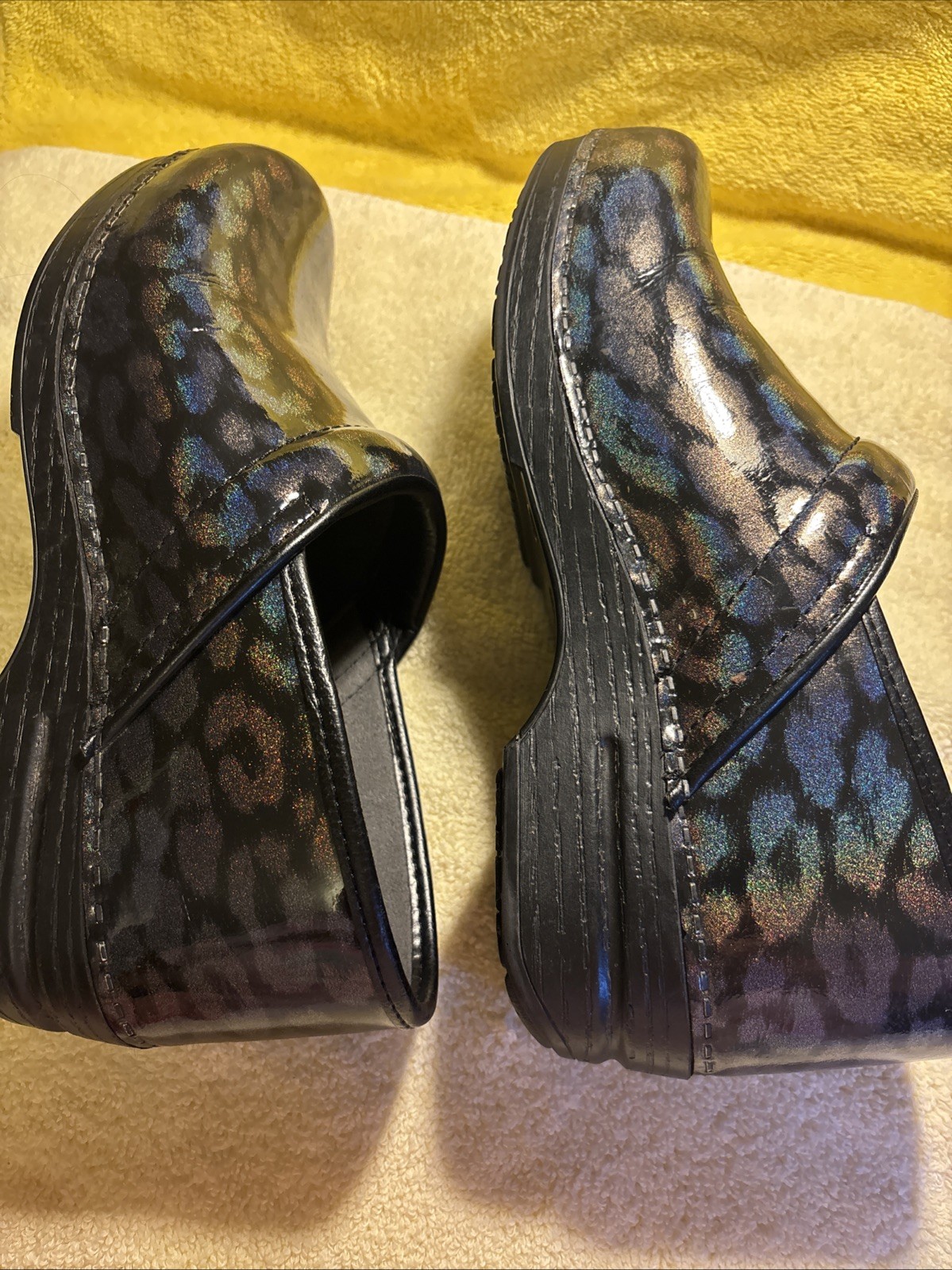 Dansko Shoes Womens US 9/9.5 Black Multi Patent Leather Clogs 40 Slip on FR/SHP
