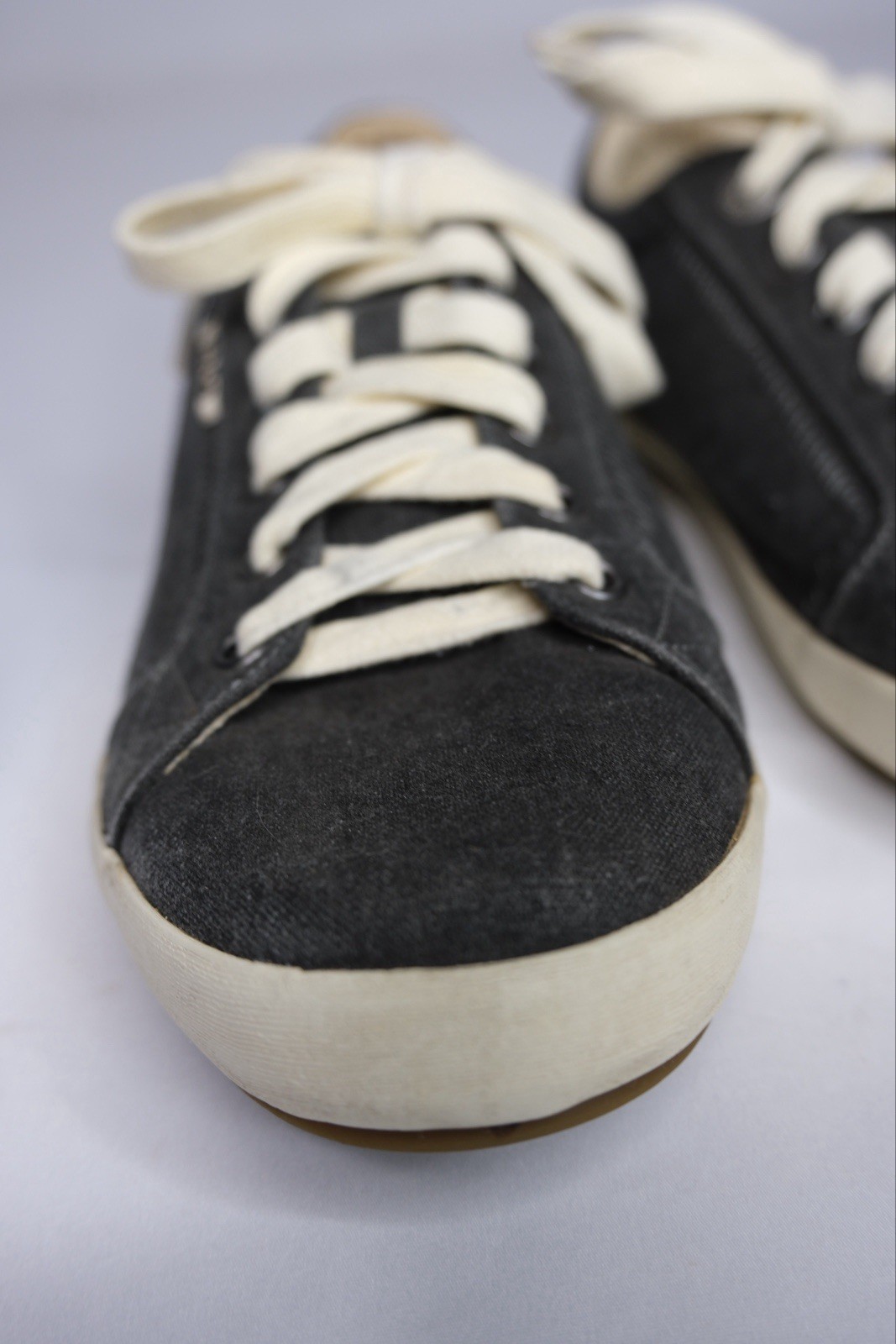 Taos Women’s Star Sneakers Size 10W Lace Up Comfort Shoes Charcoal Grey Wash