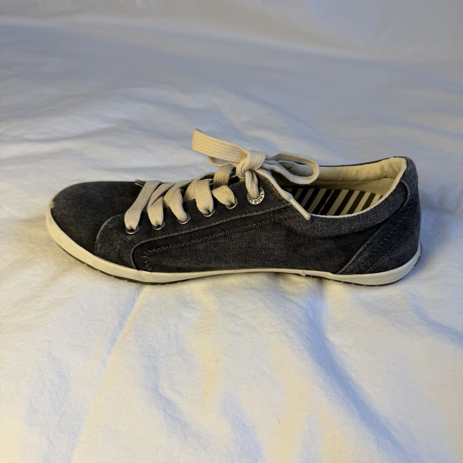 Taos Star Women’s 6.5 Washed Charcoal Canvas Sneakers – see pics & description
