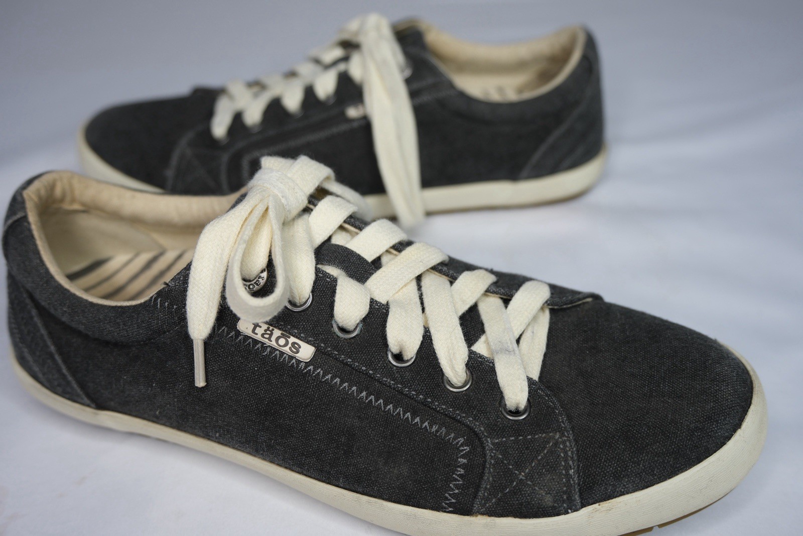 Taos Women’s Star Sneakers Size 10W Lace Up Comfort Shoes Charcoal Grey Wash