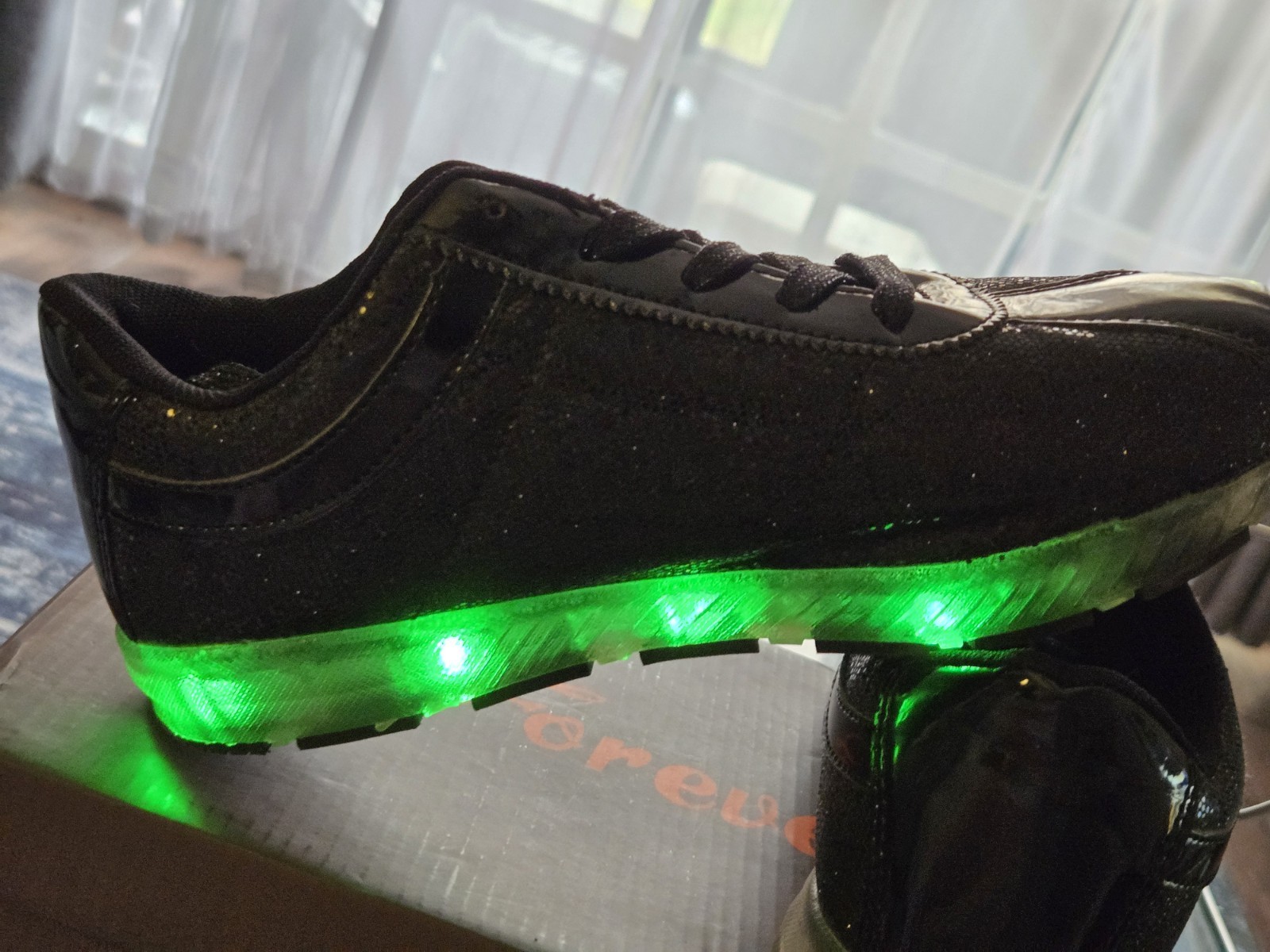 Forever Link Women’s Light Up LED Sneakers Black Glitter UFO Signal-22 Size 7