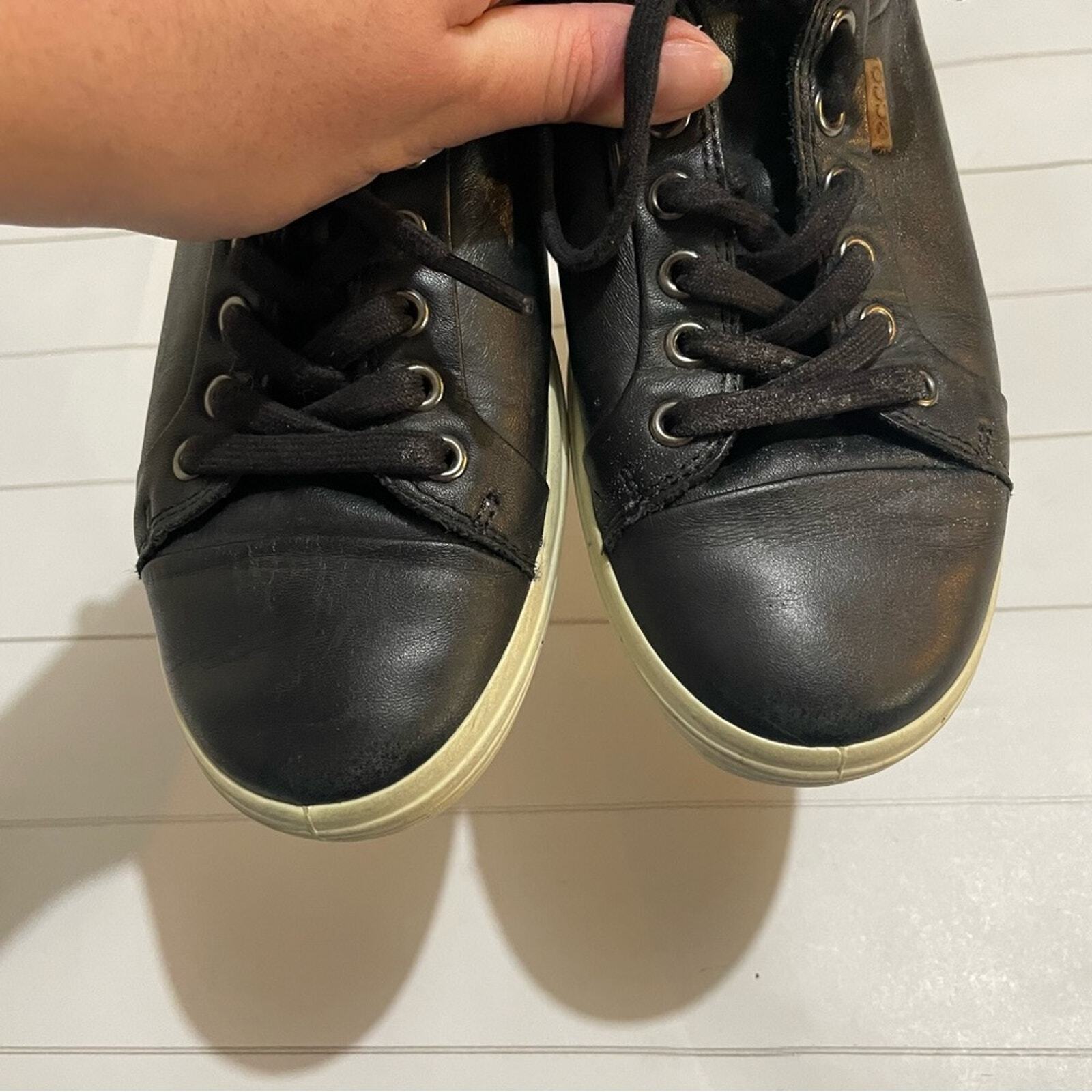 ECCO Black Leather Lave Up Sneakers Shoes Women’s Size EY 38 US 7