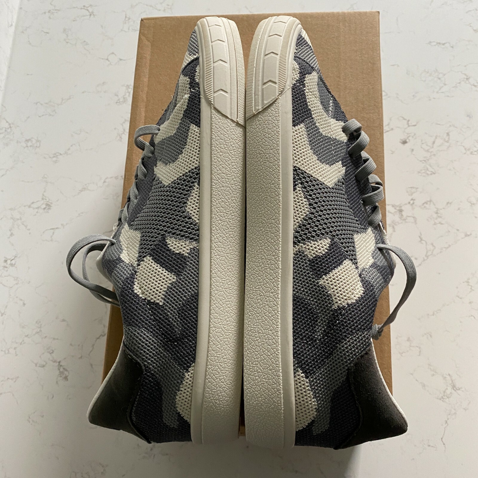 Vintage Havana Fly Pattern Unique Low Top Sneakers Size 8 Fall