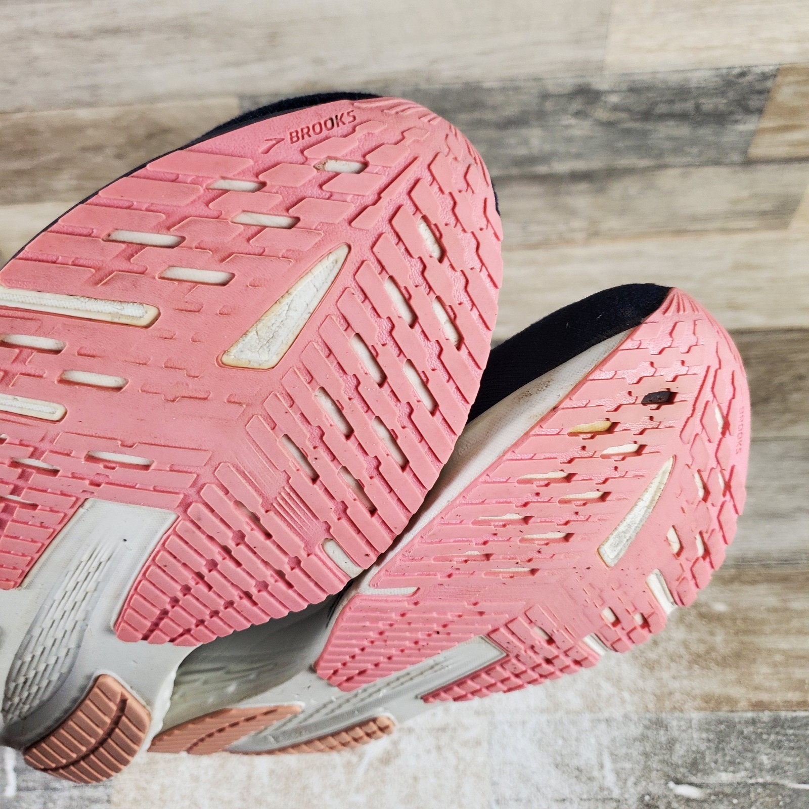 Brooks Launch 11 Womens Shoes Sz 10 Running Peacoat Blue Peach Lace Up Sneakers