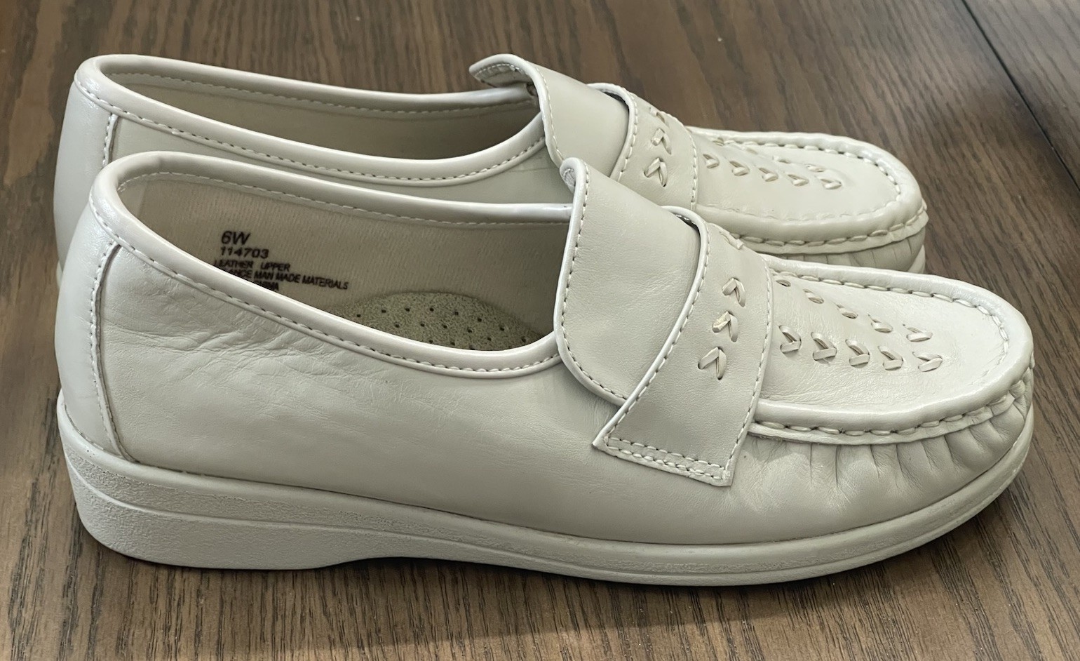 Women’s Vintage SOFTSPOTS Venus Leather Shoes NIB 6W Bone Grandma Grannycore