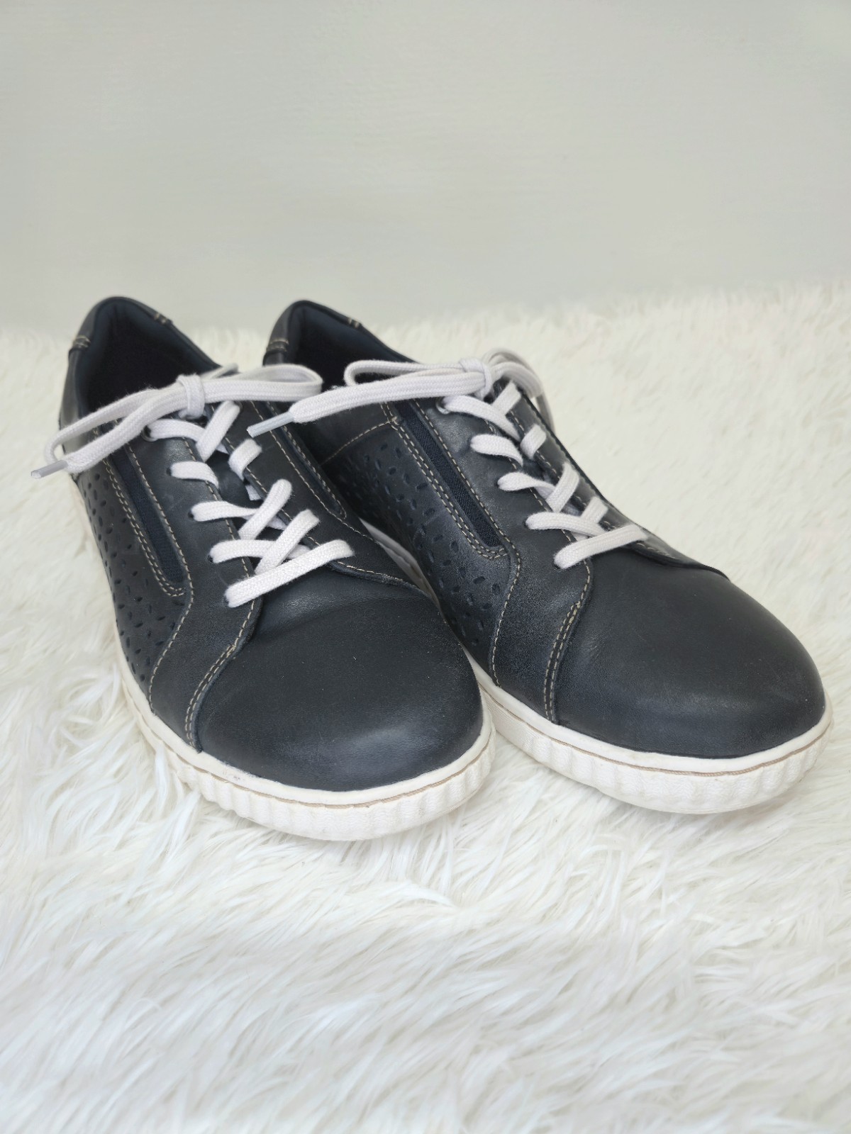 Clarks Caroline Ella Navy Blue Leather Sneakers Woman’s Sz 9.5 Lace Up Comfort