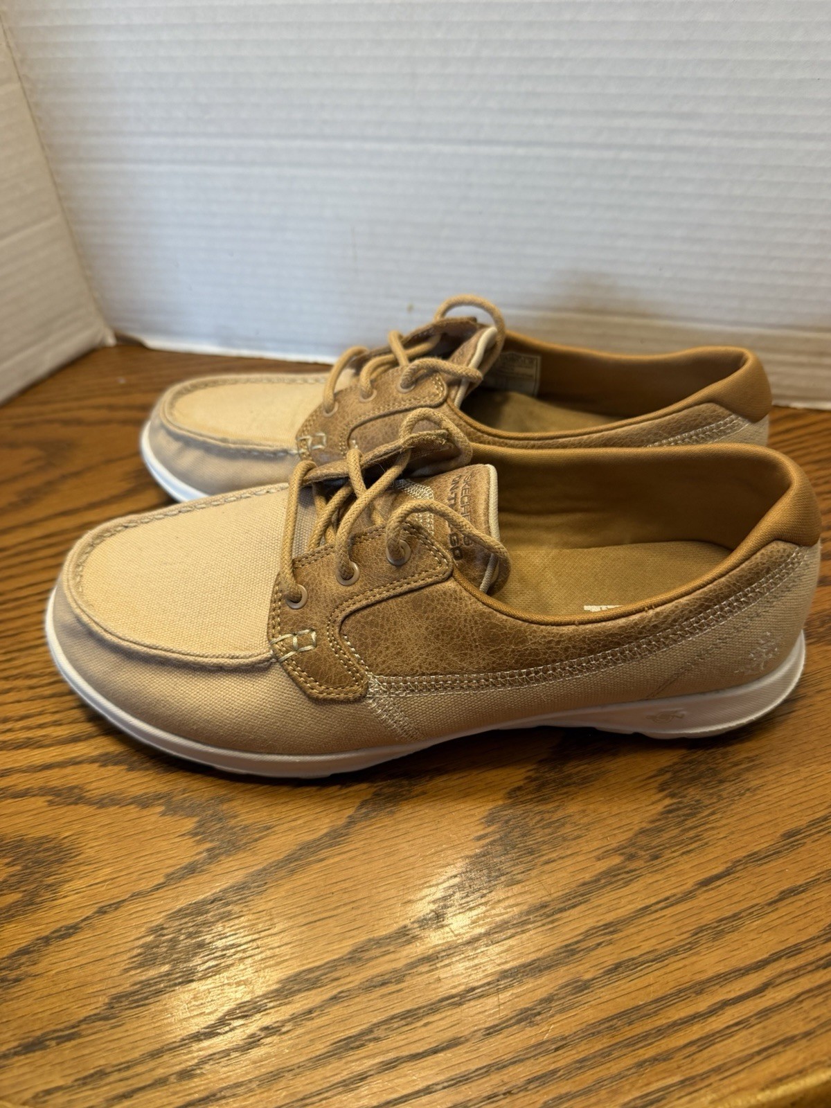 SKECHERS GOga Mat On-the-Go Boat Shoes Lace Up Beige Tan woman’s US 8.5