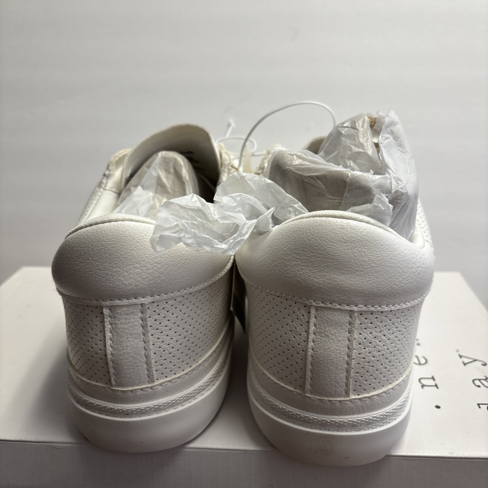 A New Day Womens Maddison Casual Fashion Walking Sneakers White Size 8.5