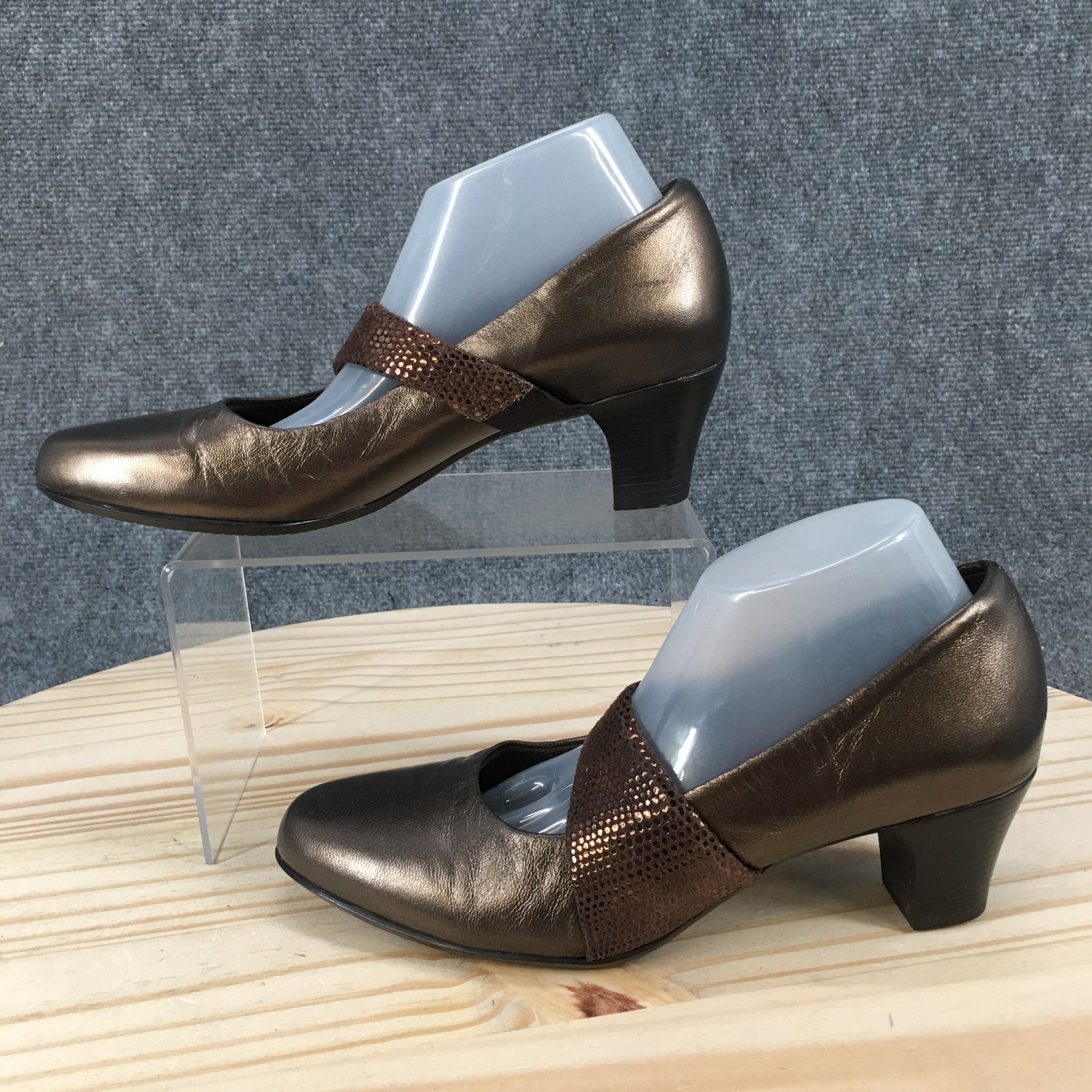 Munro American Shoes Womens 7 M Almond Toe Block Heels Mary Jane Pumps Bronze