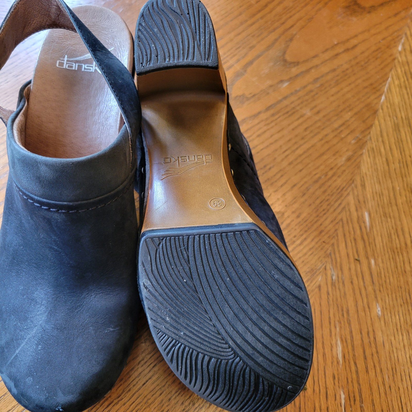 Dansko Delle Suede Slingback Platform Clogs Black Studded 38 8.5-9