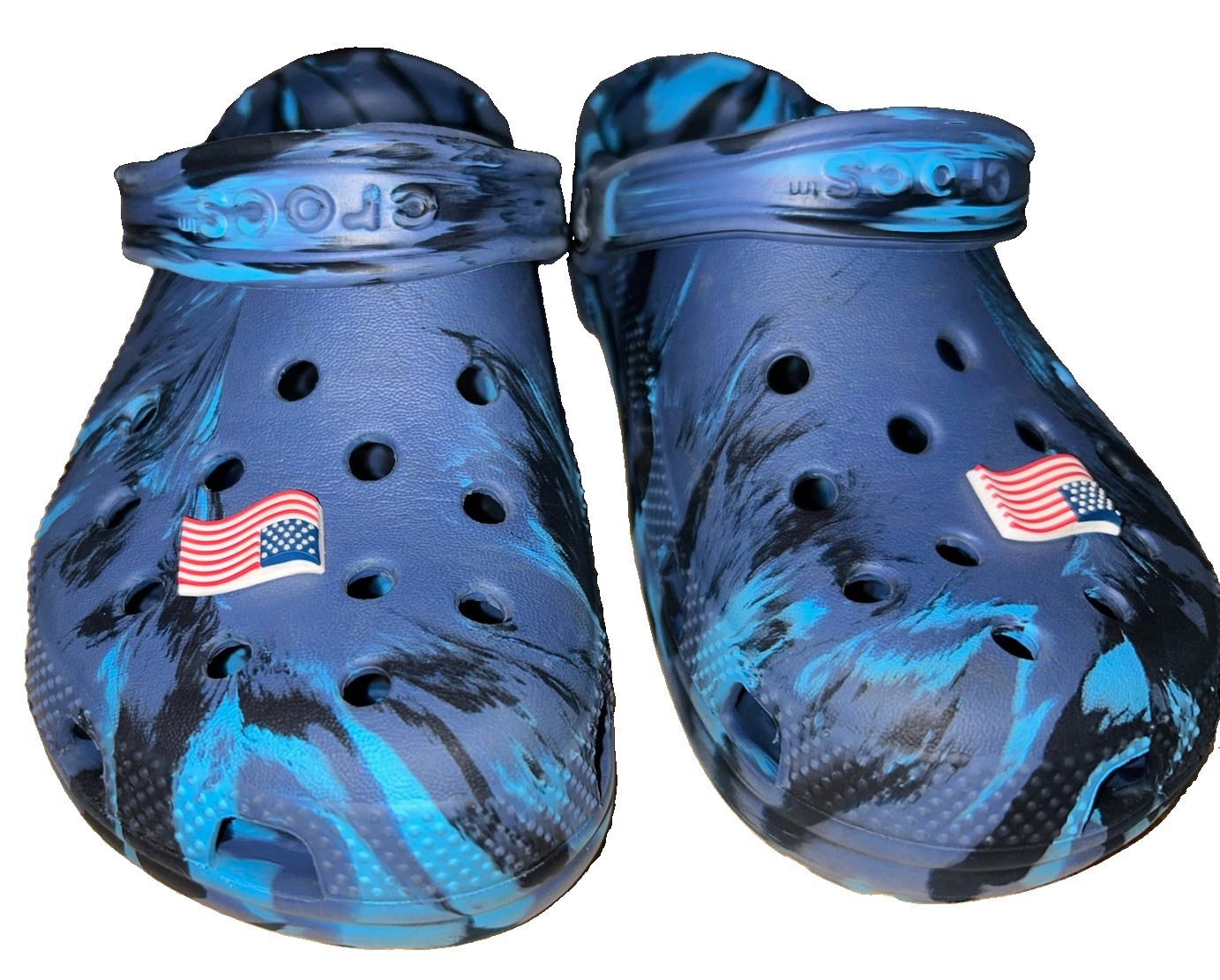 NWOB Blue Camo Crocs with American Flag Pins- Junior SZ J-5; 7.5 L; EU 37-38