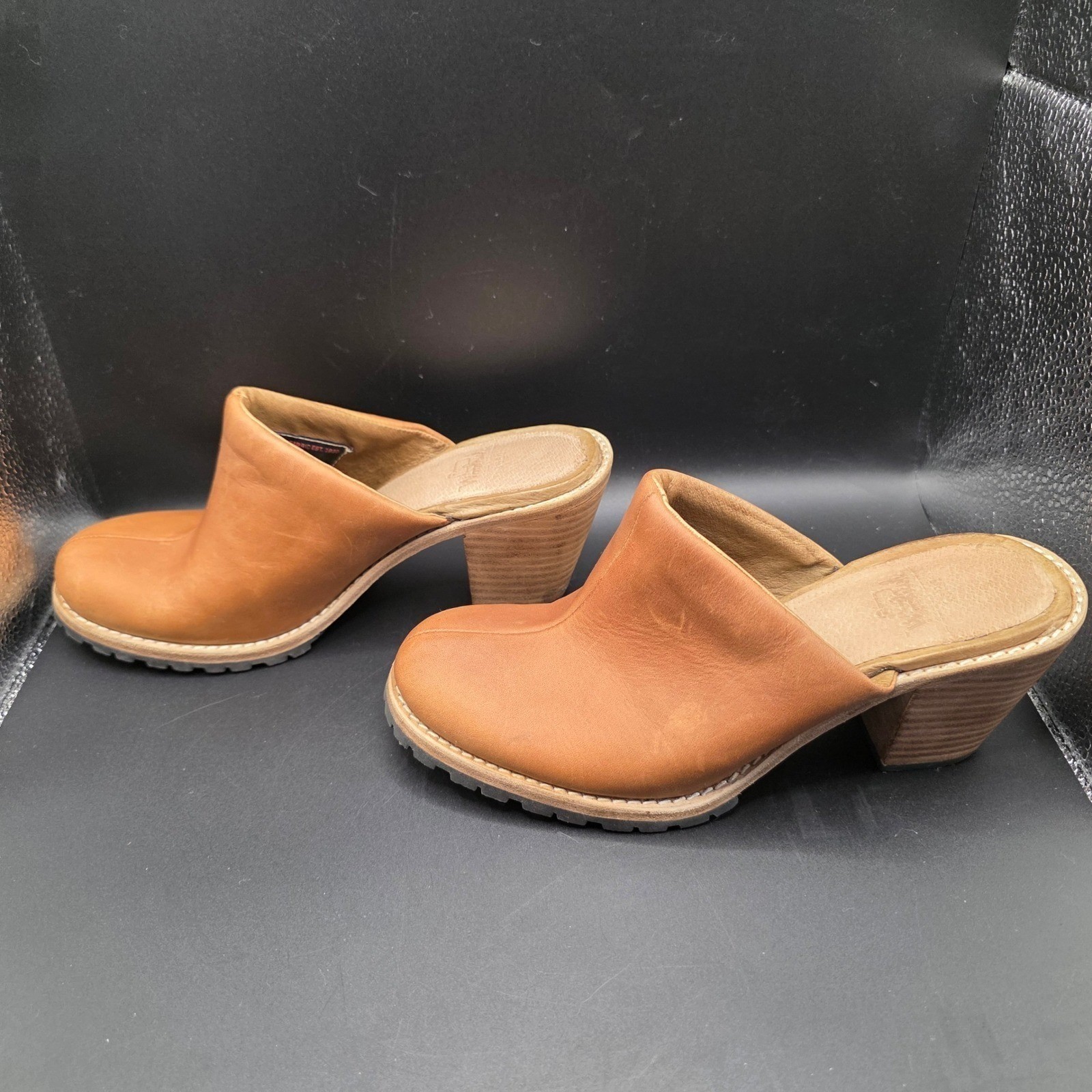 Woolrich Tan Leather Clog Mules Womens 6.5 M Lug Sole Stacked Heel Slip On Shoes