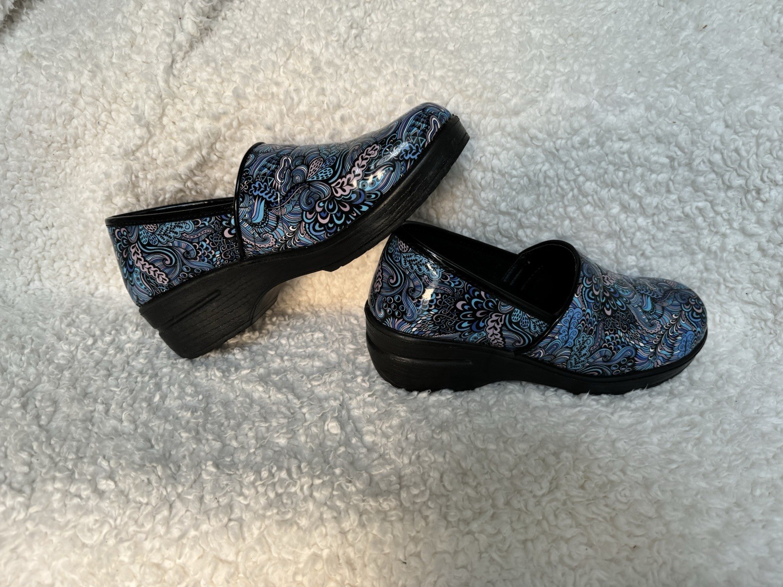 Women’s 9.5 Work Nursing Shoe Slip-Resist Clog Peacock Blue Paisley