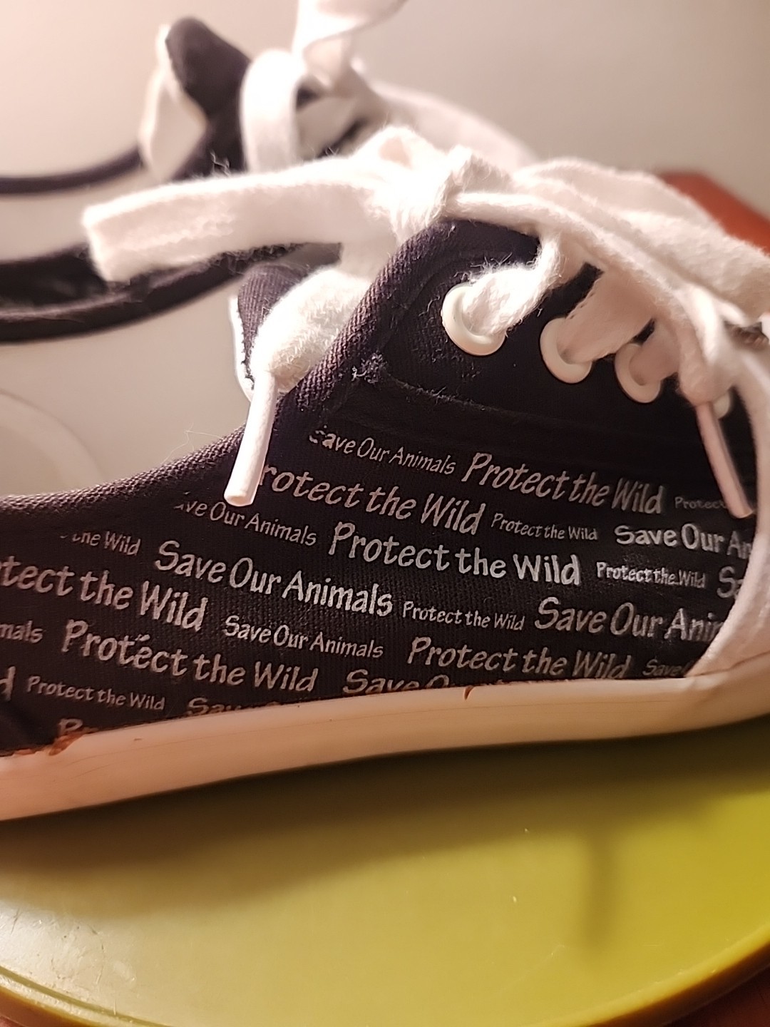 Save the Animals Panda Sneakers Womens size 7.5 Canvas Black Bradford Exchange