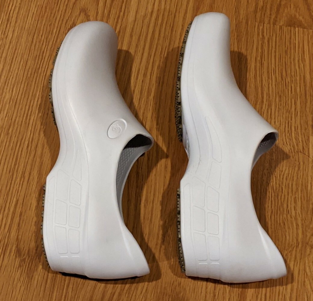 NWOT Sticky Work Shoes for Women – Waterproof Non-Slip White – 7B