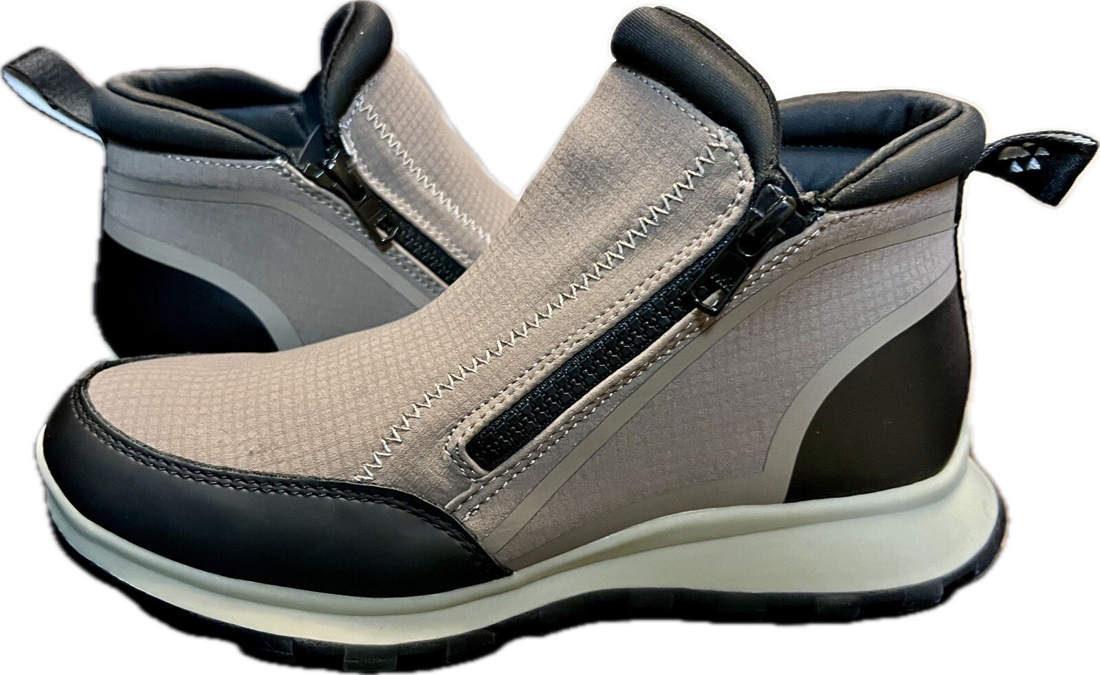 Women’s Cougar River Nylon Waterproof Sneakers US Size 6 NEW