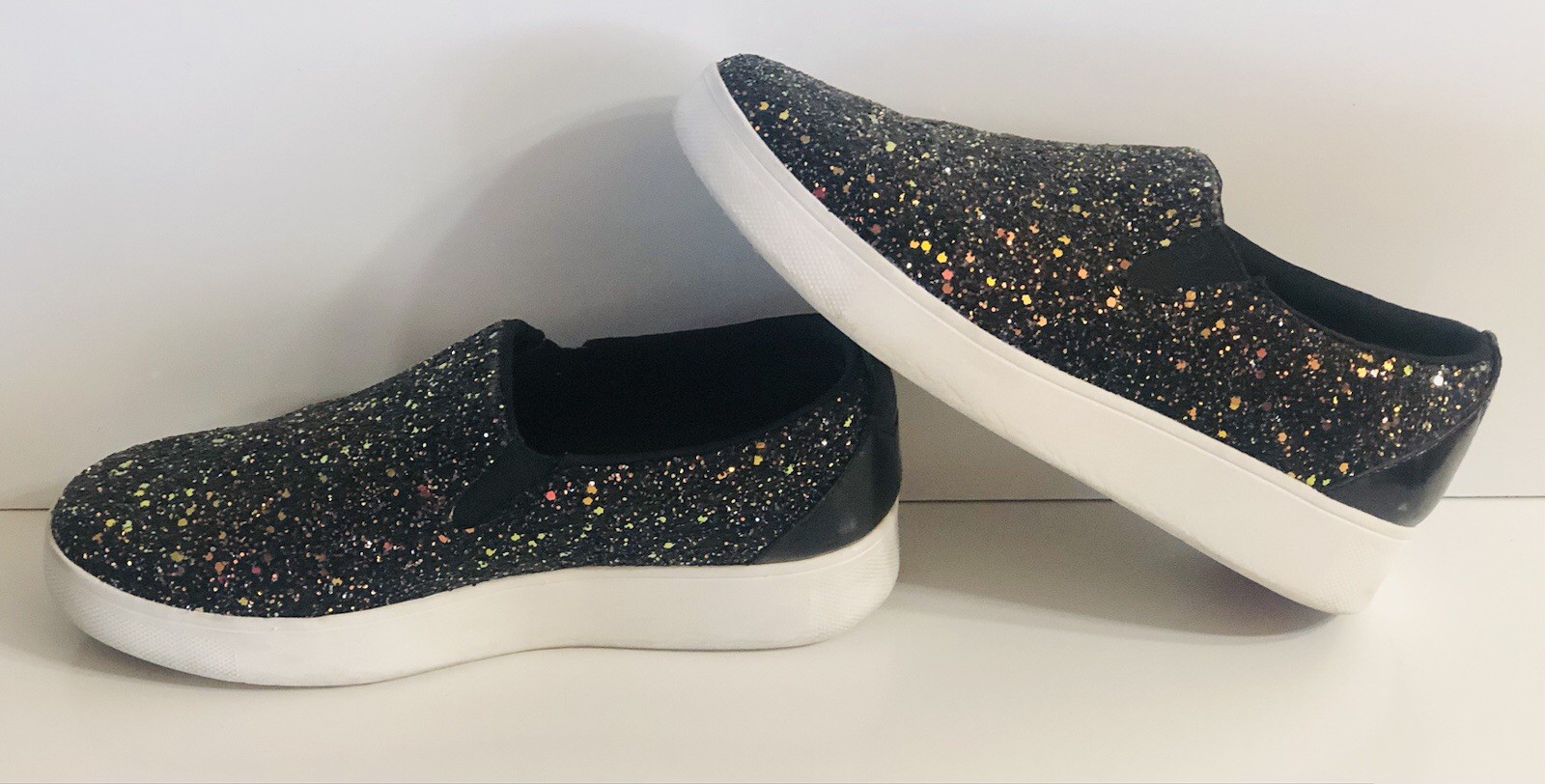 Fitflop Two Pair 6.5 Black And Silver Glitter Slip Ons Great Condition