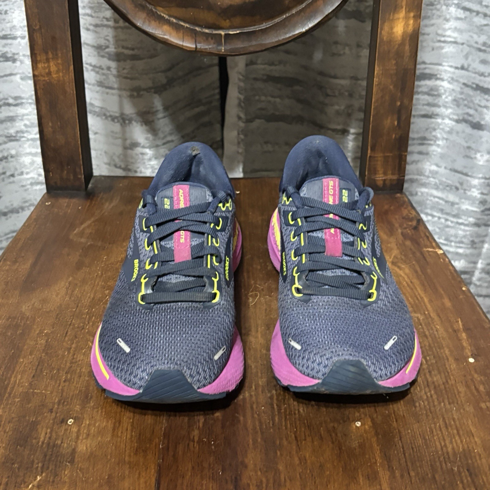 Brooks Adrenaline GTS 22 Womens Shoe Sz 7.5 B Running Nightshadow Viola Sneaker
