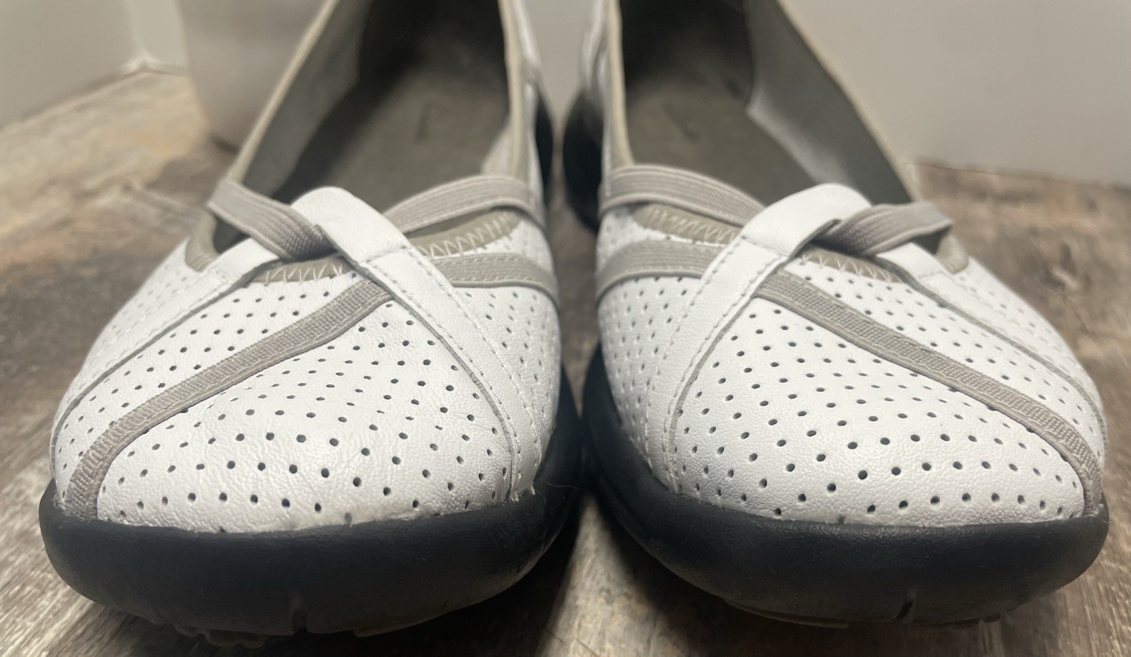 CLARK’S Privo P-Berry Ballet Flats White Leather Beige Accents Women’s Size 8.5
