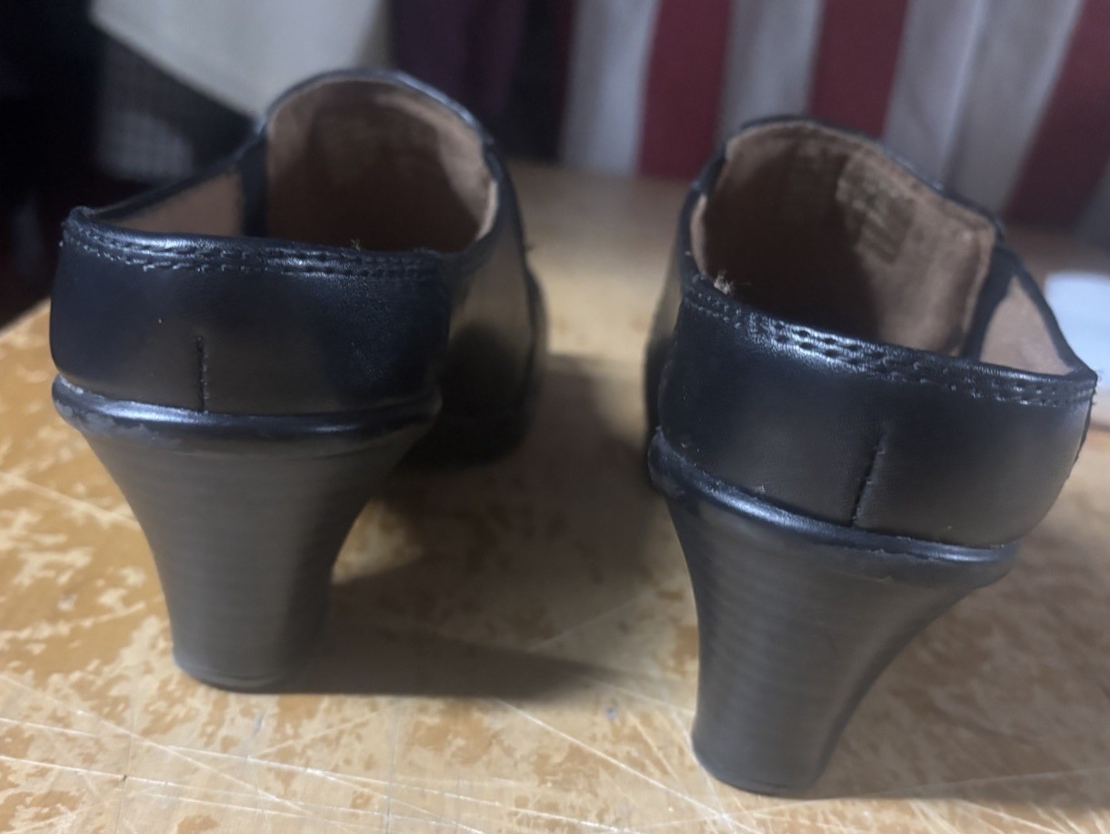 Earth Spirit Elaine Black Leather Classic Clogs Shoe Womens 7.5 Mule Witch Heels