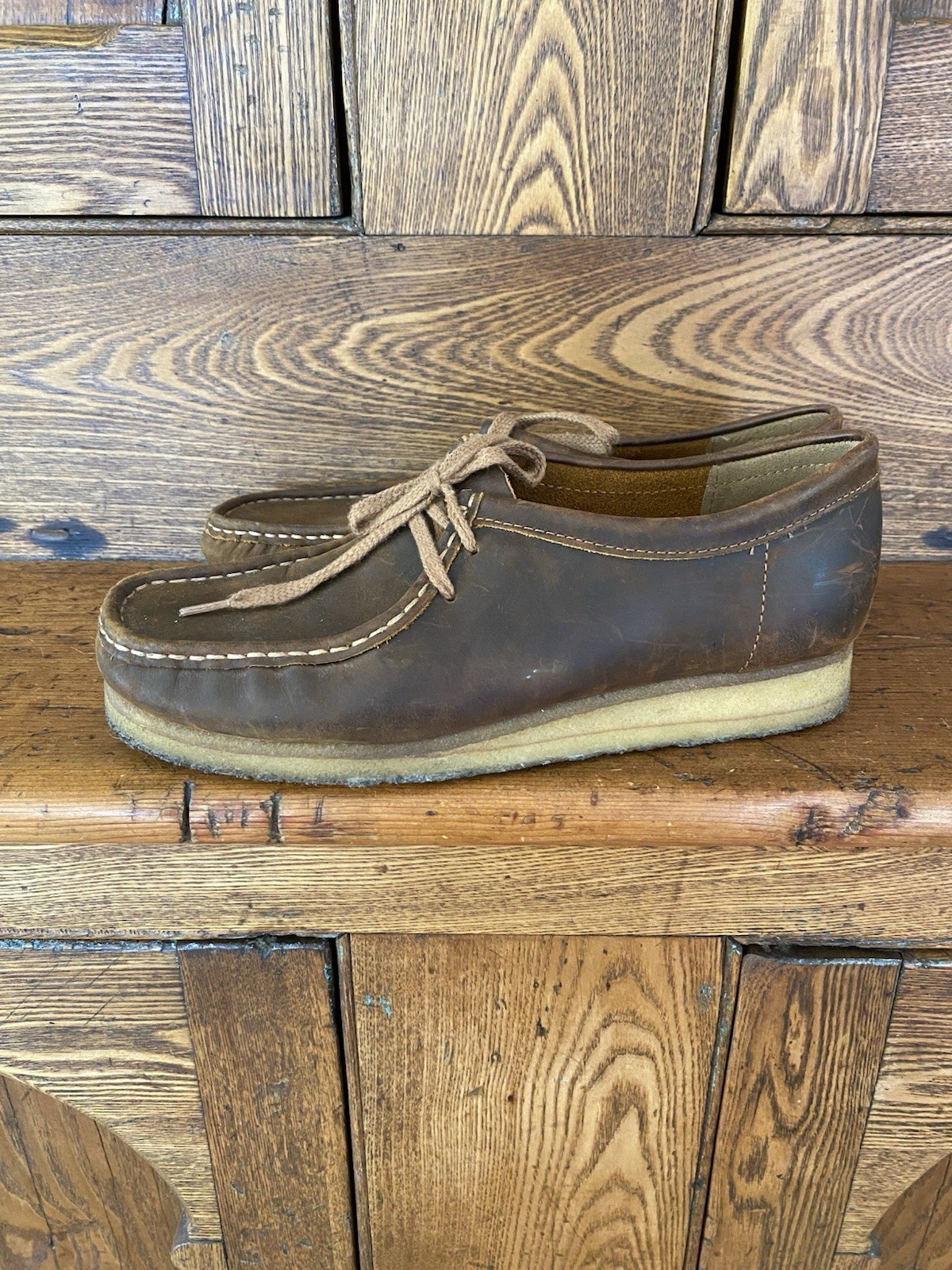 Clarks Wallabee women 10 41.5 low top desert boot oiled leather gum sole classic