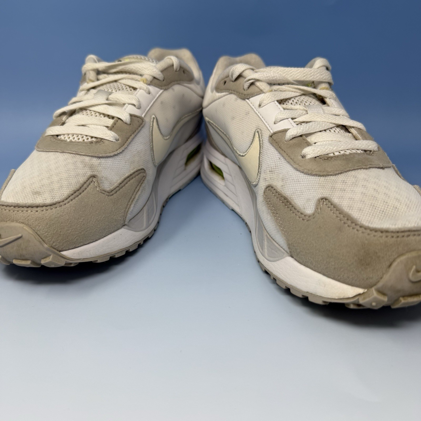 Nike Women’s White Mesh Air Max Solo Athletic Shoes Sneeakers Sz 8.5 M