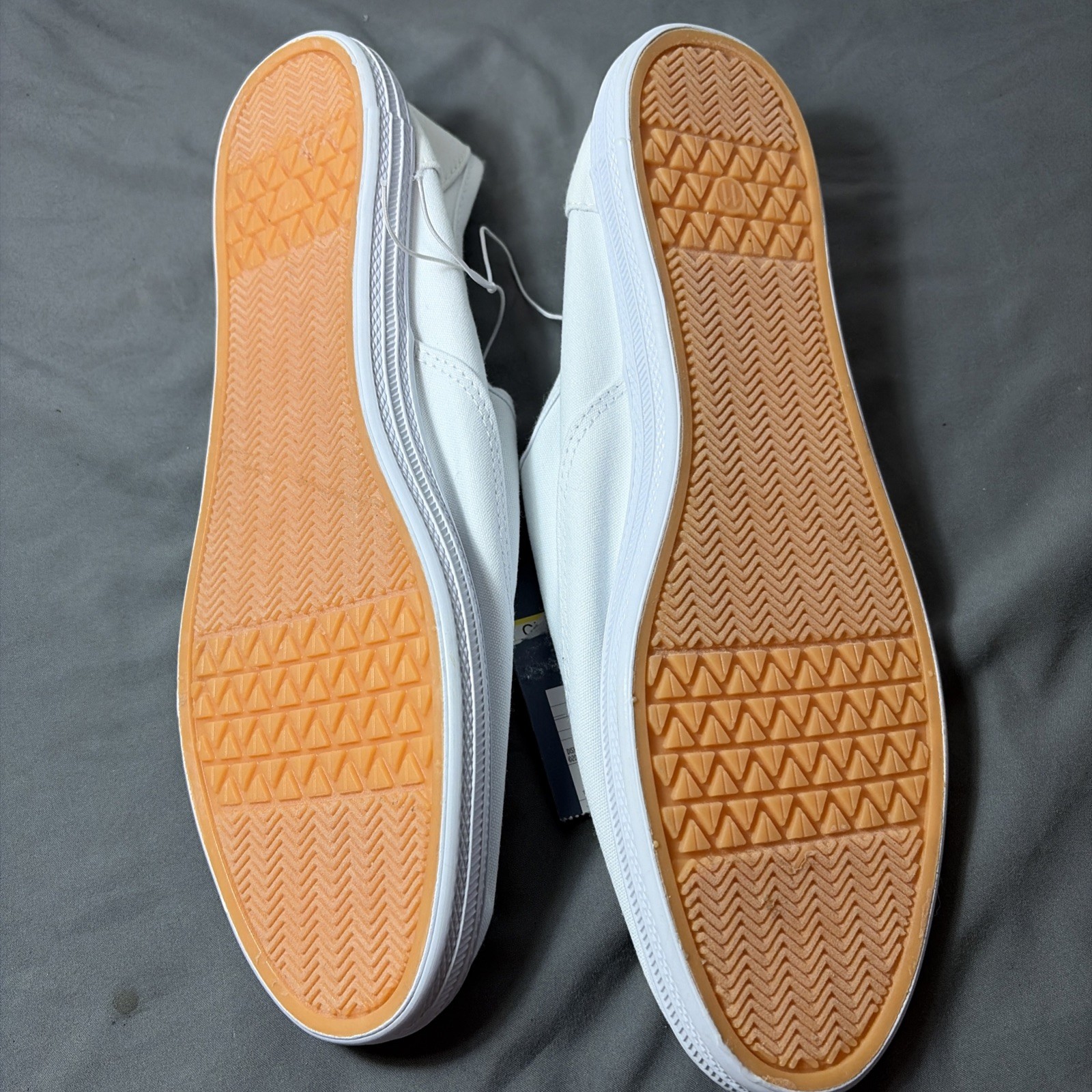 Universal Thread Women’s White Canvas Lace Up Sneakers Size 11 NWT Casual Shoes