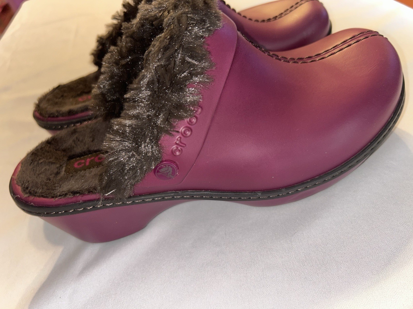 Crocs Cobbler Leather Faux Fur Lined Clog Mule Womens 9 Purple Gray Slip On