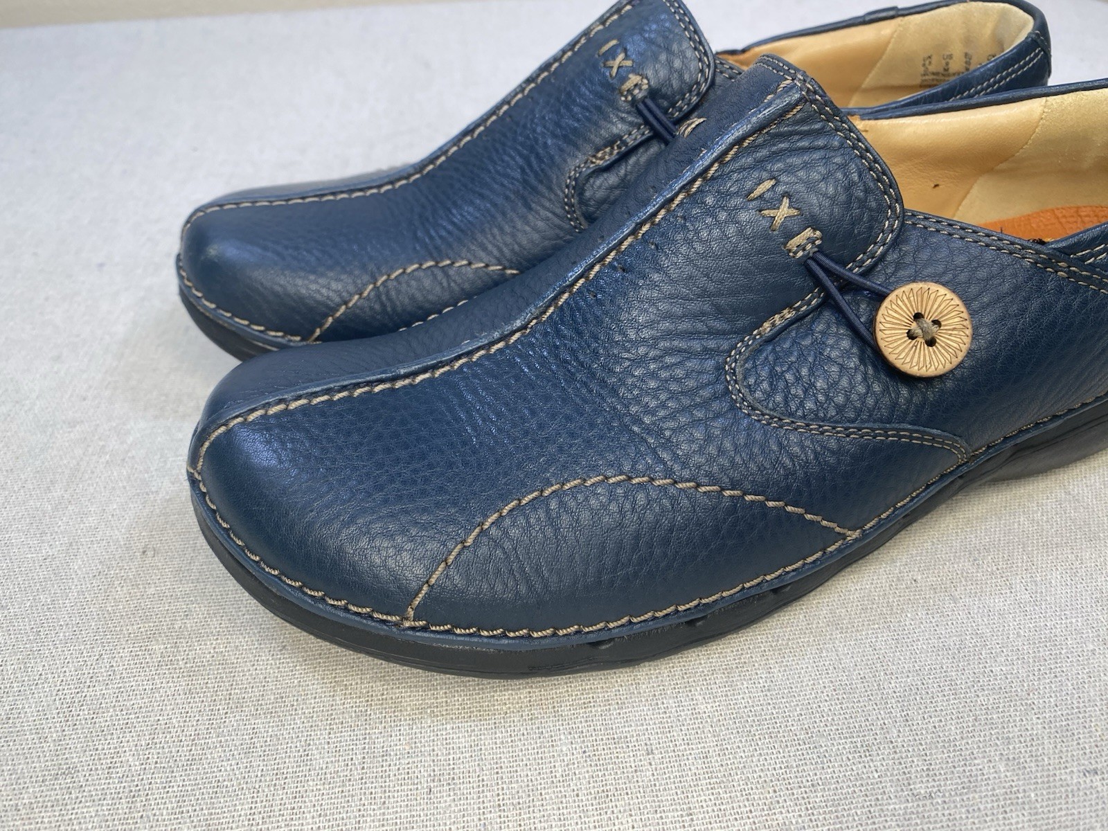 Clarks Unstructured Un.Loop Blue Leather Womens 9 US/40EU Slip-On Comfort Shoes