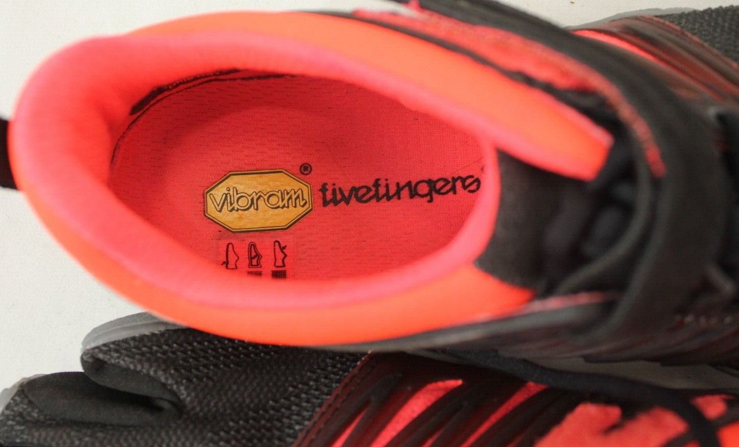 VIBRAM FIVE FINGERS WOMEN’S WATER SHOES NEON PINK SIZE 7-7.5 EUC!
