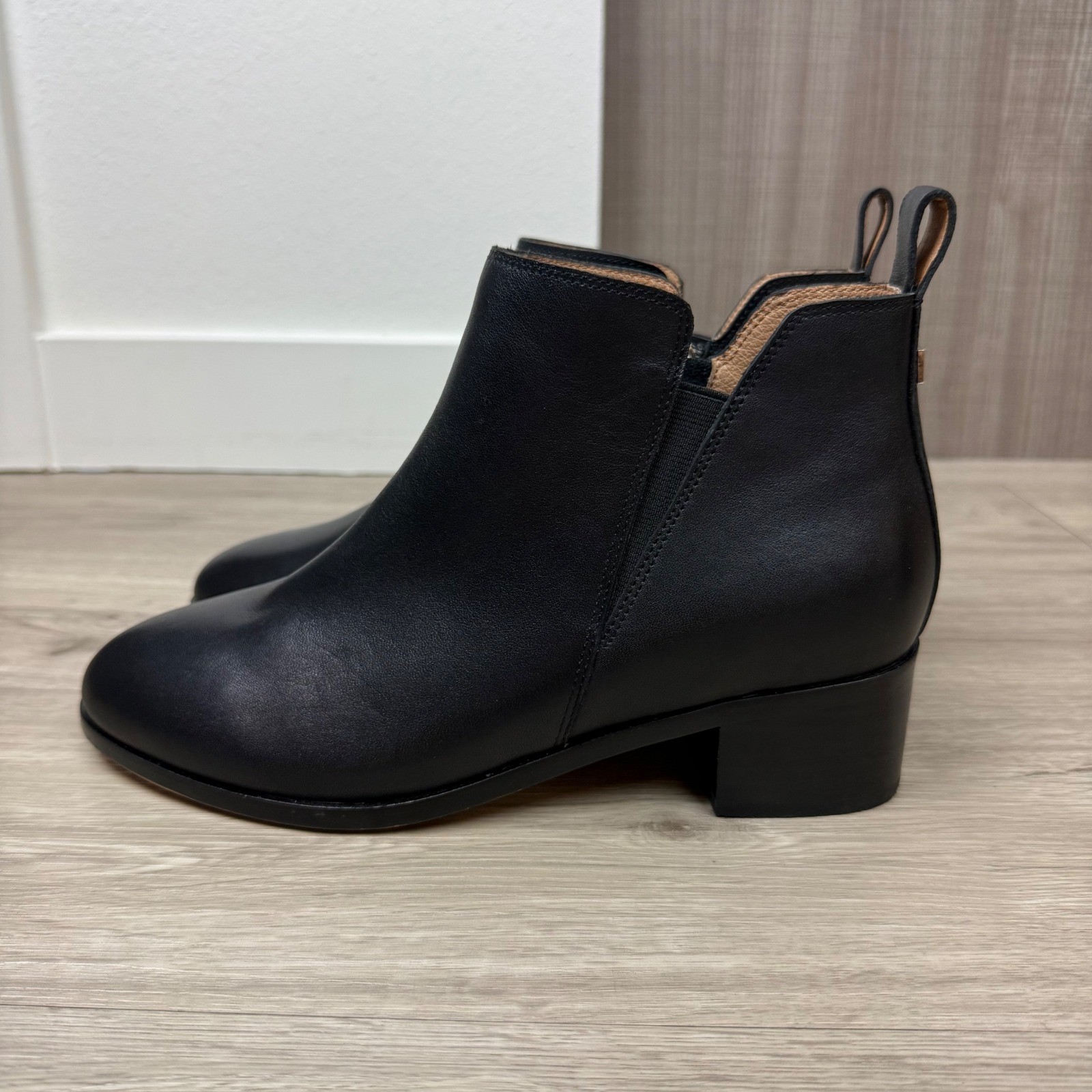 NEW FRANKIE4 Black Reggie Leather Ankle Boots Comfort Arch Support Size 7