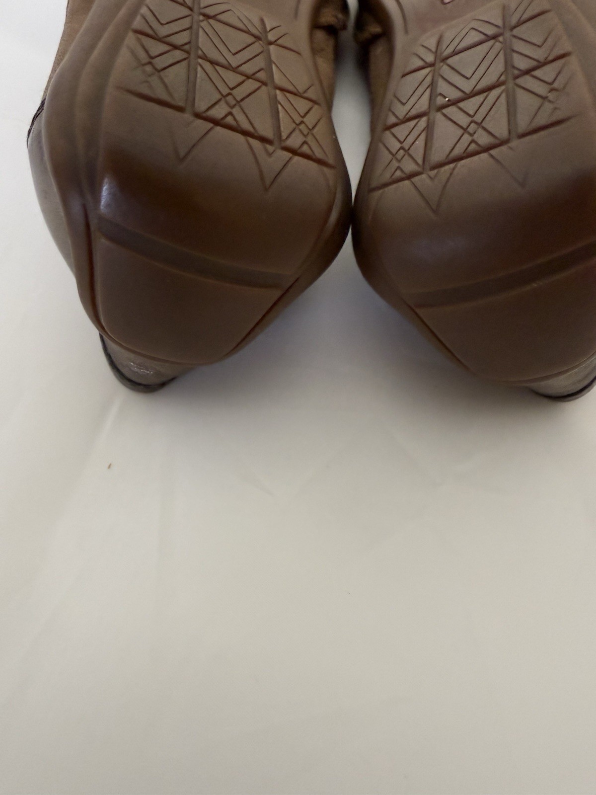Taos Expose Driving Loafers Size 7 Slip-On Saddle Brown Leather Laser Cut Flats