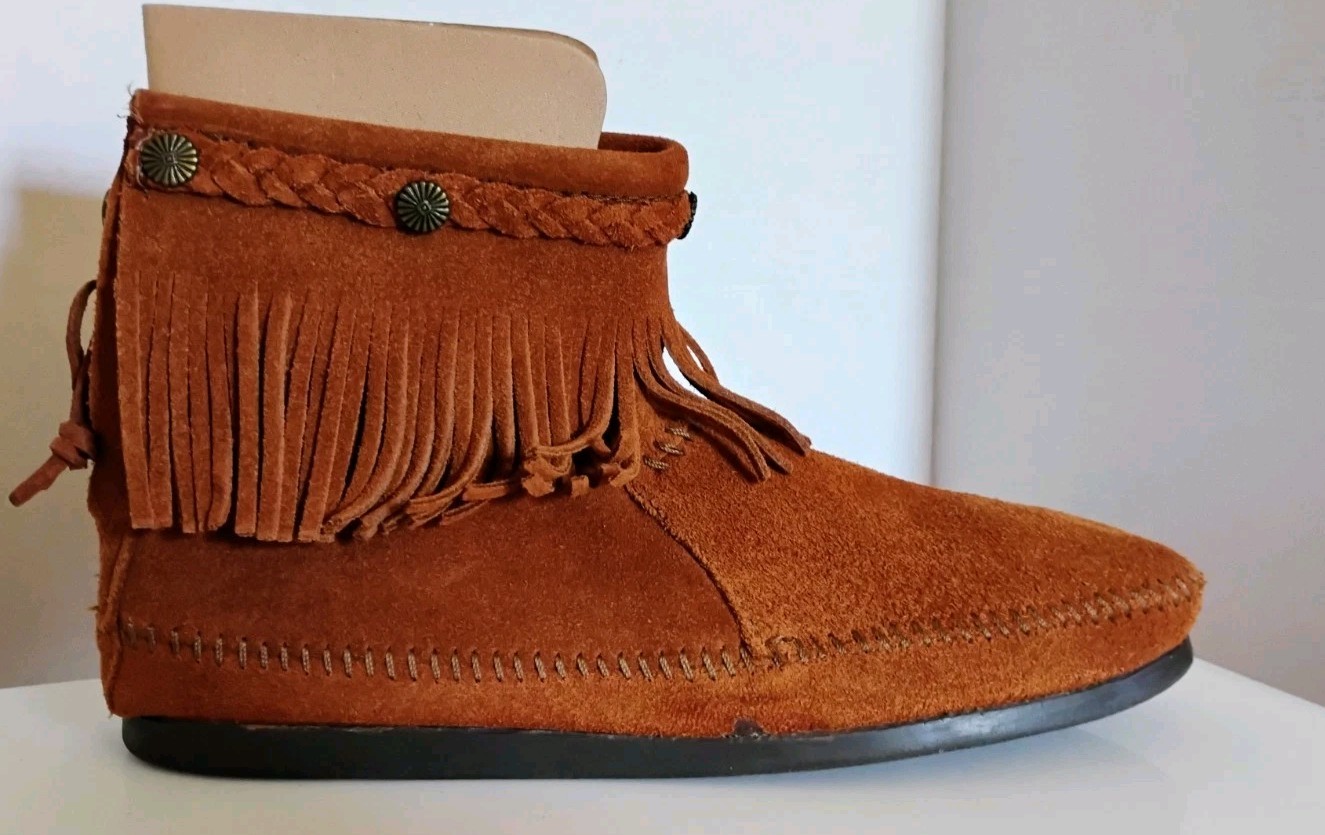 NWOB “Minnetonka” Brown Suede High Top Back Zipper Moccasin Boots US-11