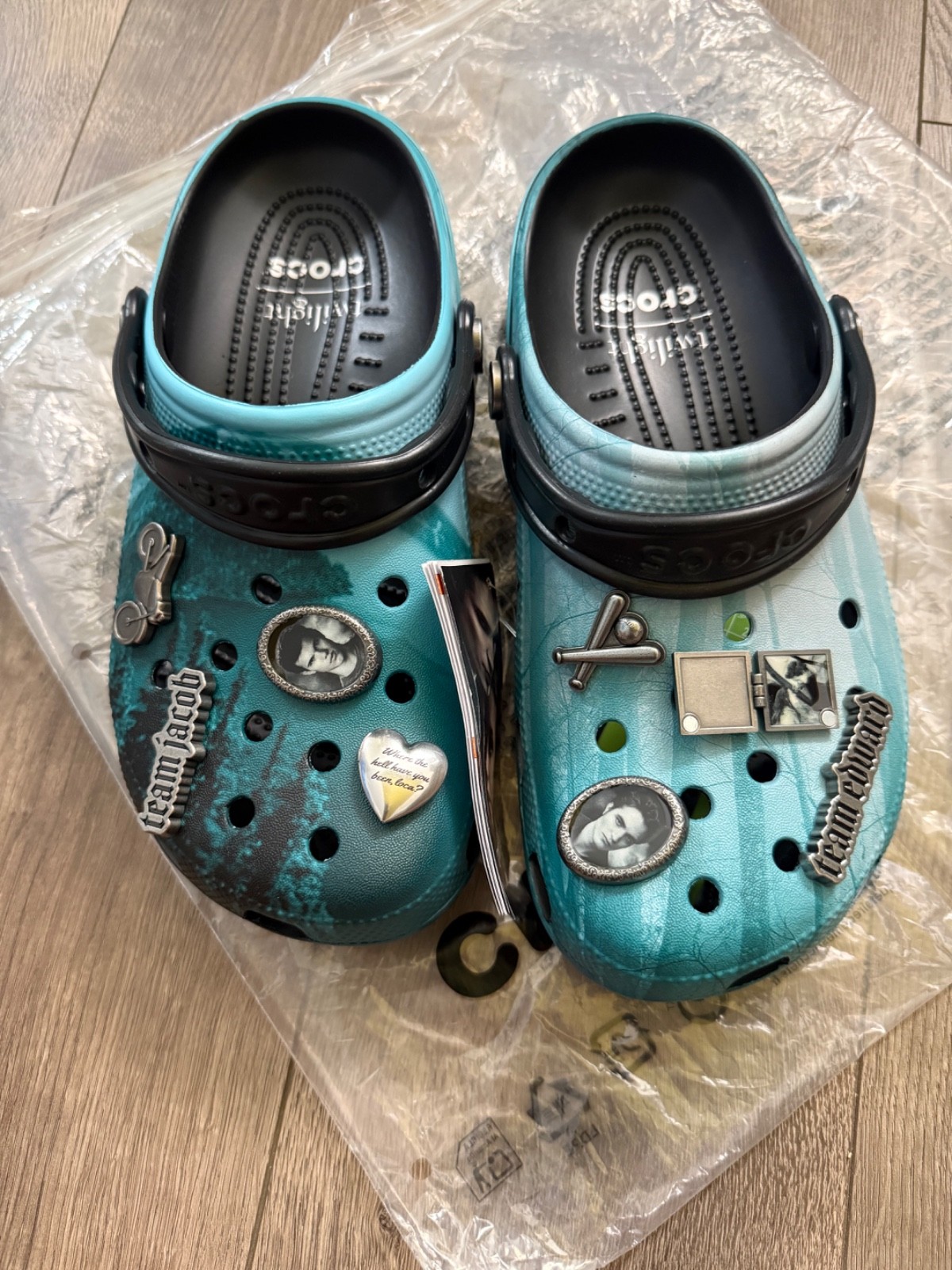 NWT Crocs Twilight Saga Classic Clog Womens Size 8 Blue Black Team Edward Jacob