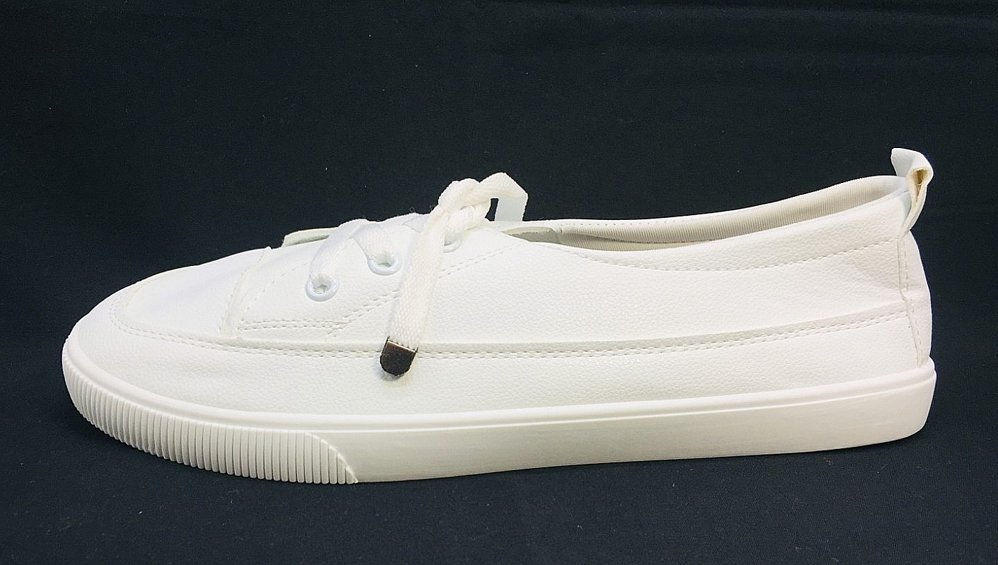 New FME Women’s White Low Top Lace Up Sneakers Athletic Casual Shoes Size 9.5M