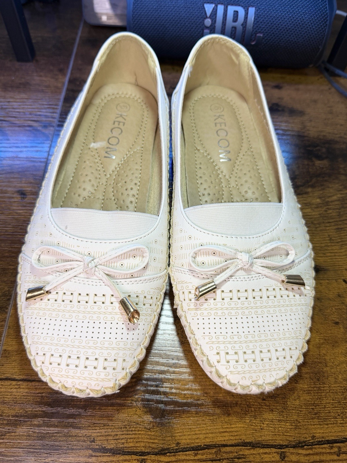 Women’s Kecom Slip On Shoes Size 6 white