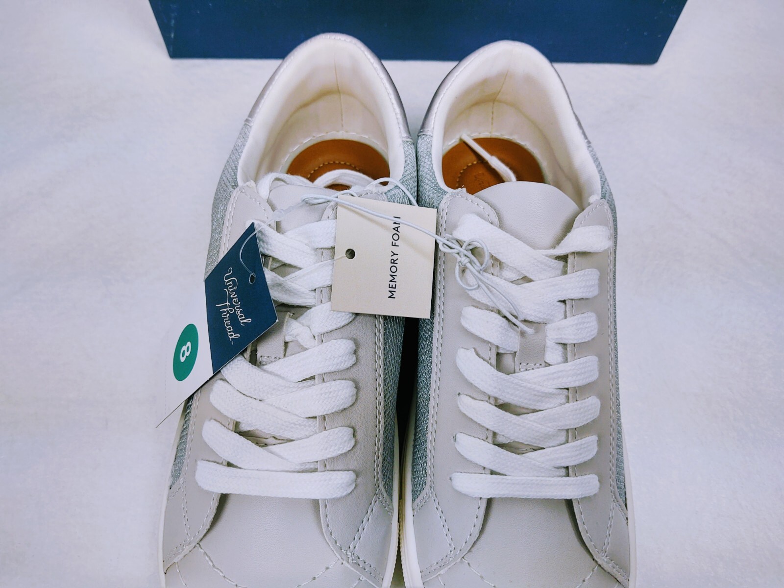 Universal Thread Brittin Sneakers Women’s Size 8 White Gray Low Top Casual Shoes