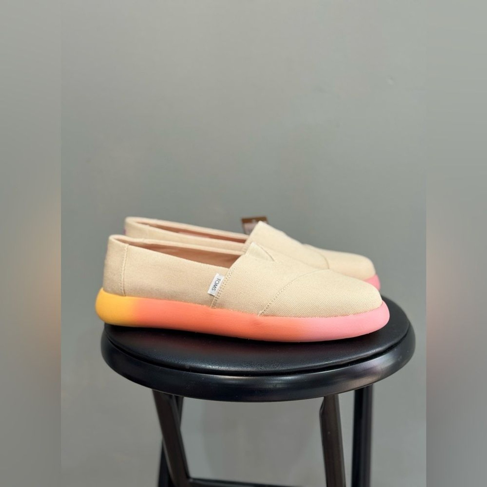 SALE! Women’s Cream Toms Canvas Ombré Shoes Size 9.5 NWT