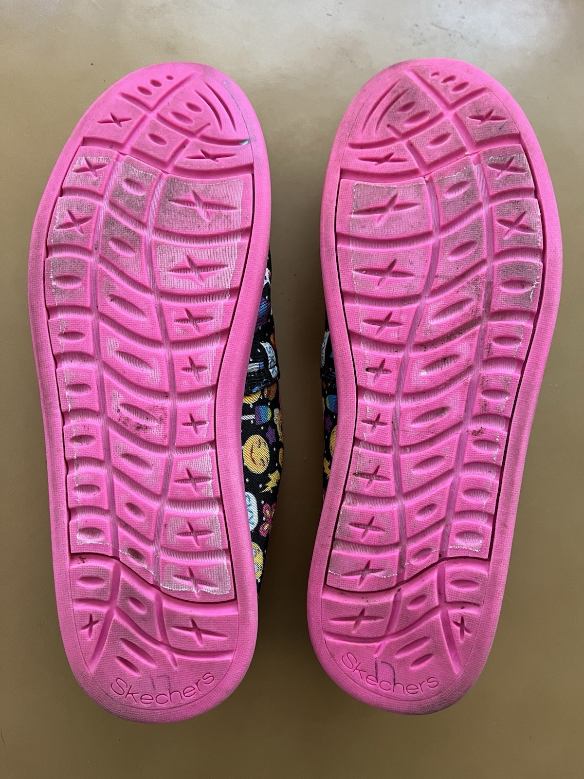 Skechers Womens Emoji Print Canvas Slip On Shoes Size 5 Memory Foam Gel Infused
